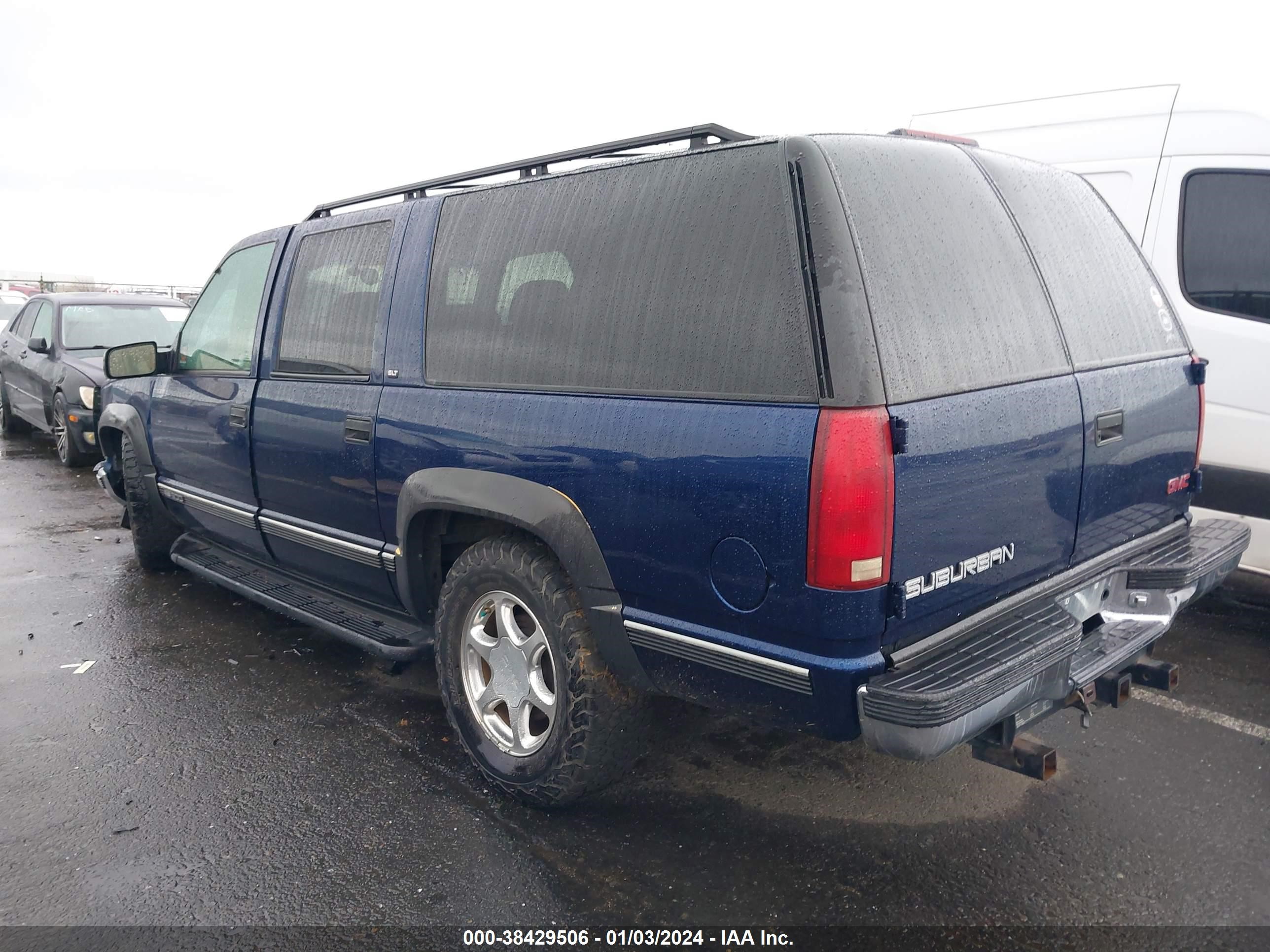 Photo 2 VIN: 3GKFK16R5XG547291 - GMC SUBURBAN 