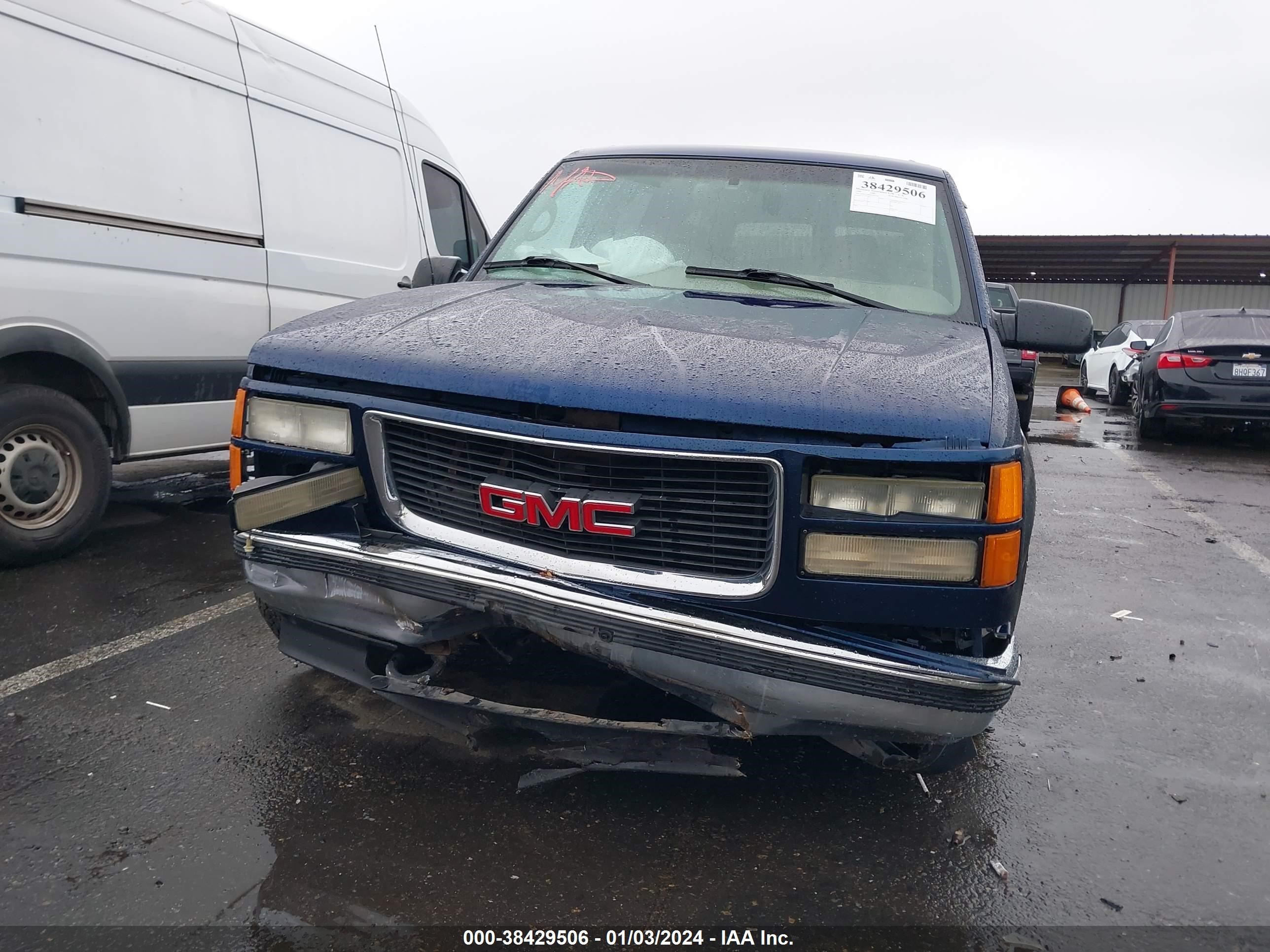 Photo 5 VIN: 3GKFK16R5XG547291 - GMC SUBURBAN 