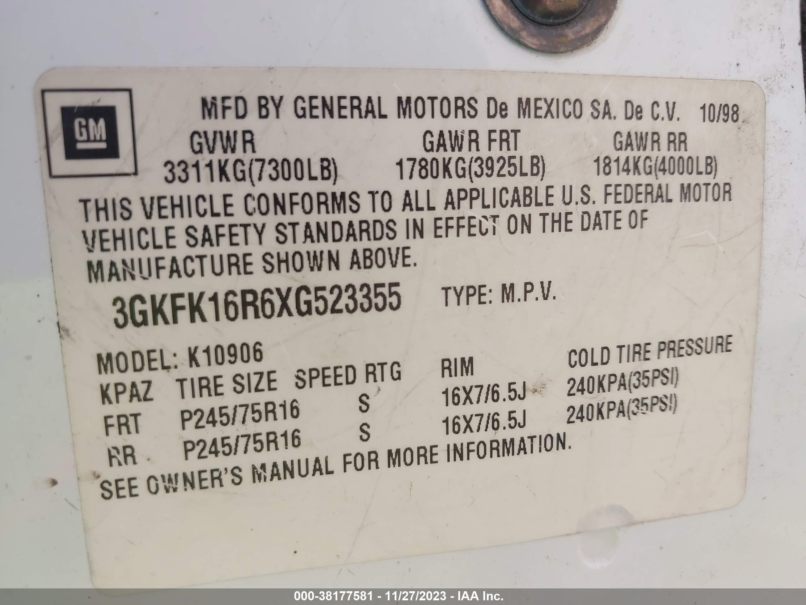 Photo 8 VIN: 3GKFK16R6XG523355 - GMC SUBURBAN 