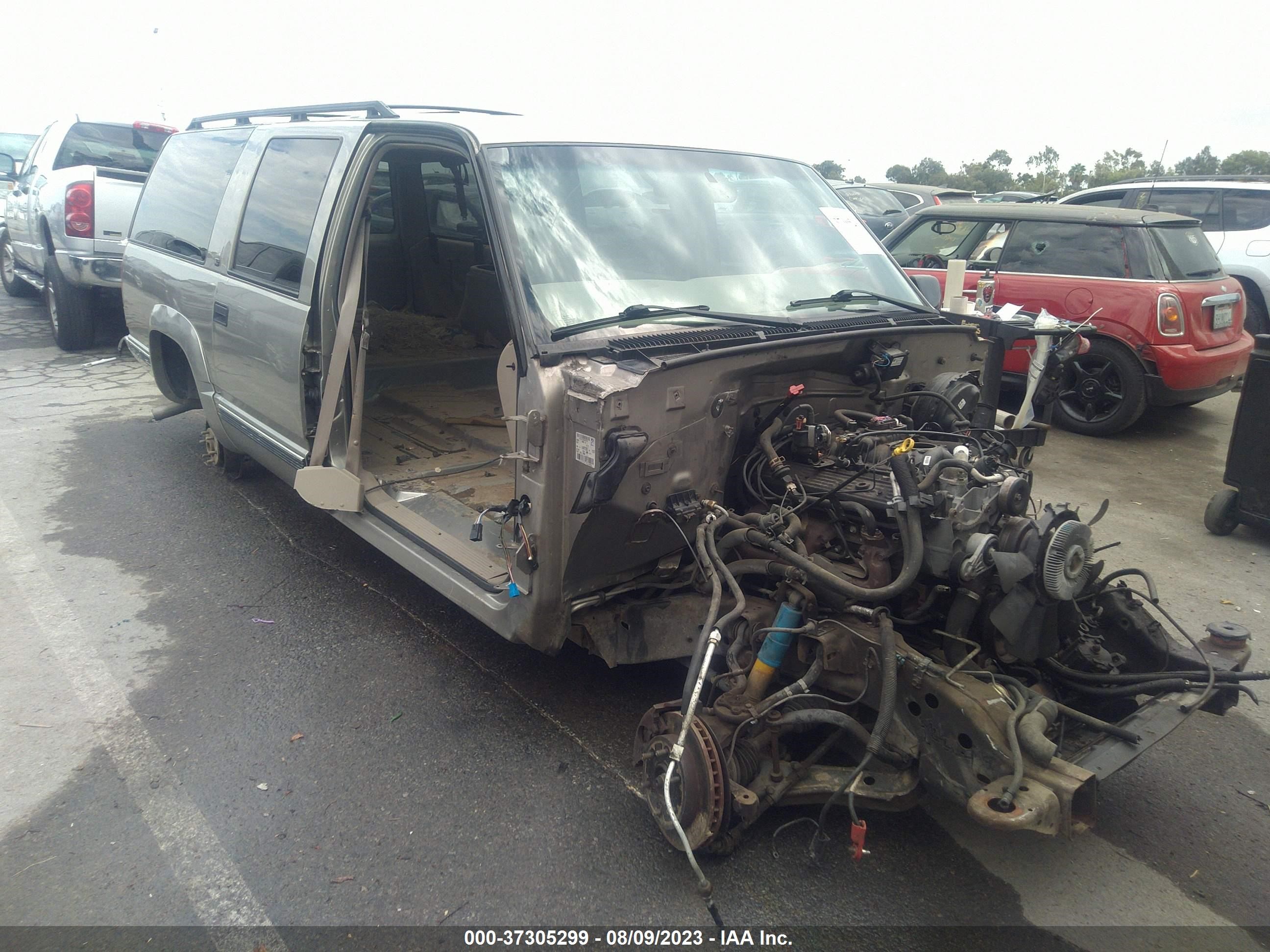 Photo 0 VIN: 3GKFK16R6XG549020 - GMC SUBURBAN 