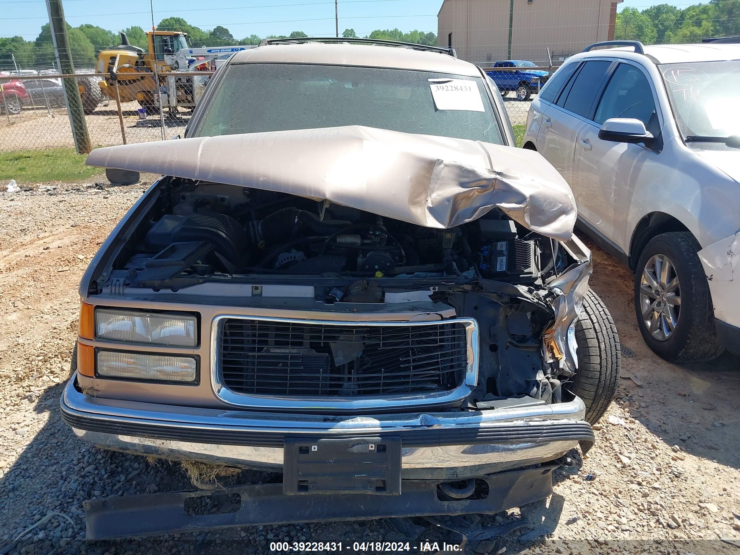 Photo 11 VIN: 3GKFK16R9TG520105 - GMC SUBURBAN 