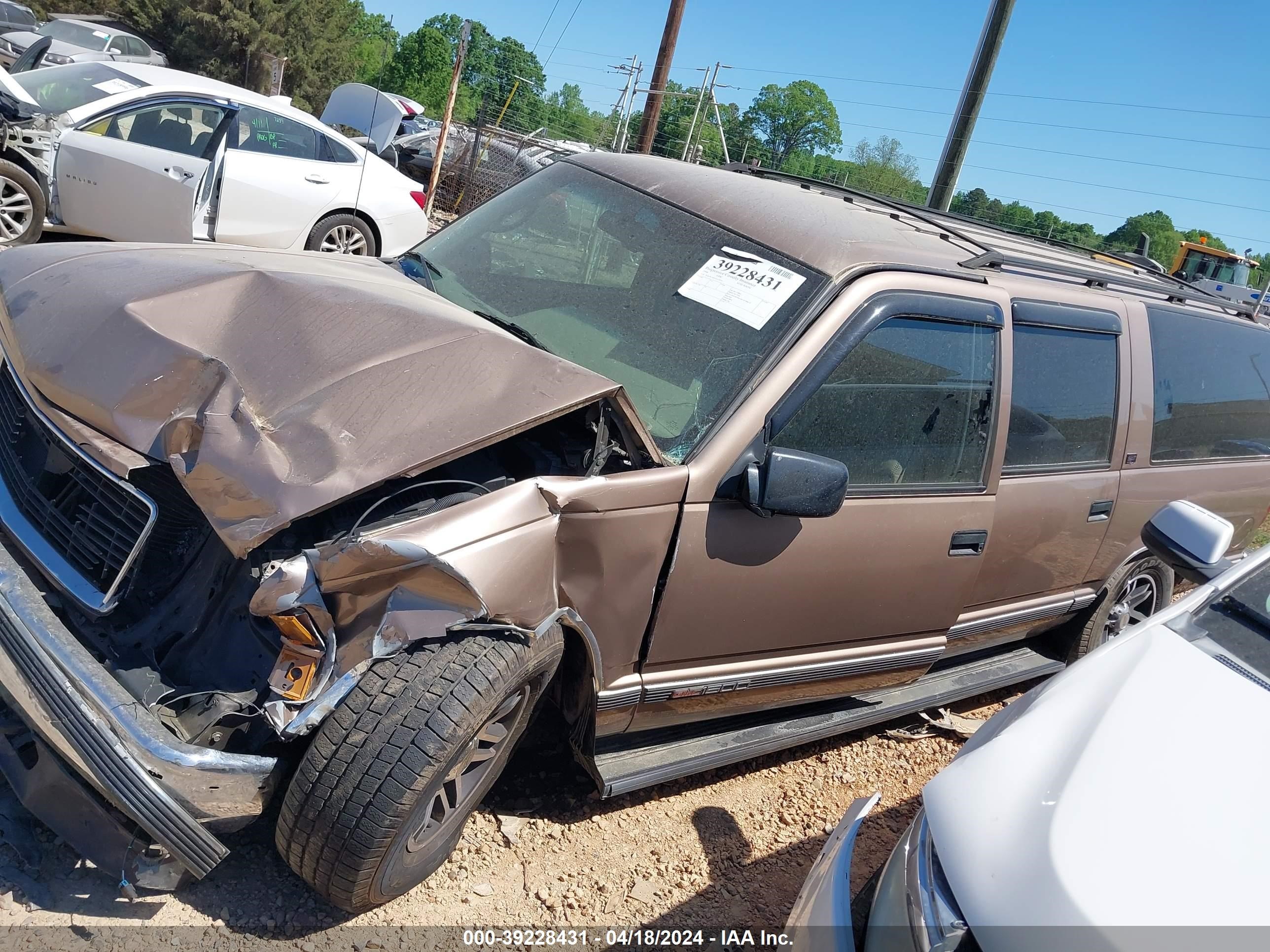 Photo 13 VIN: 3GKFK16R9TG520105 - GMC SUBURBAN 