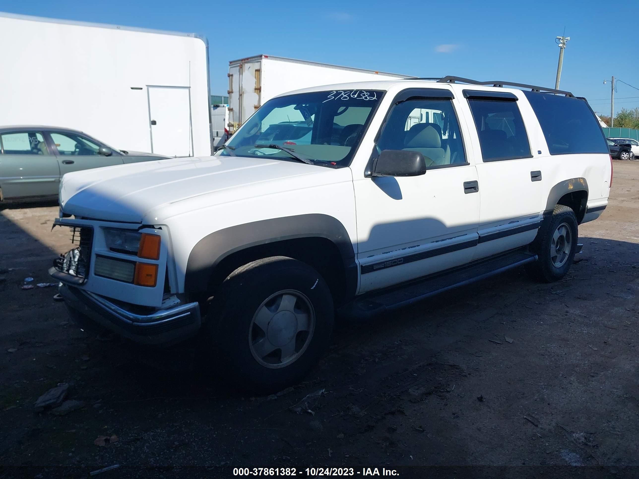 Photo 1 VIN: 3GKFK16RXXG526596 - GMC SUBURBAN 