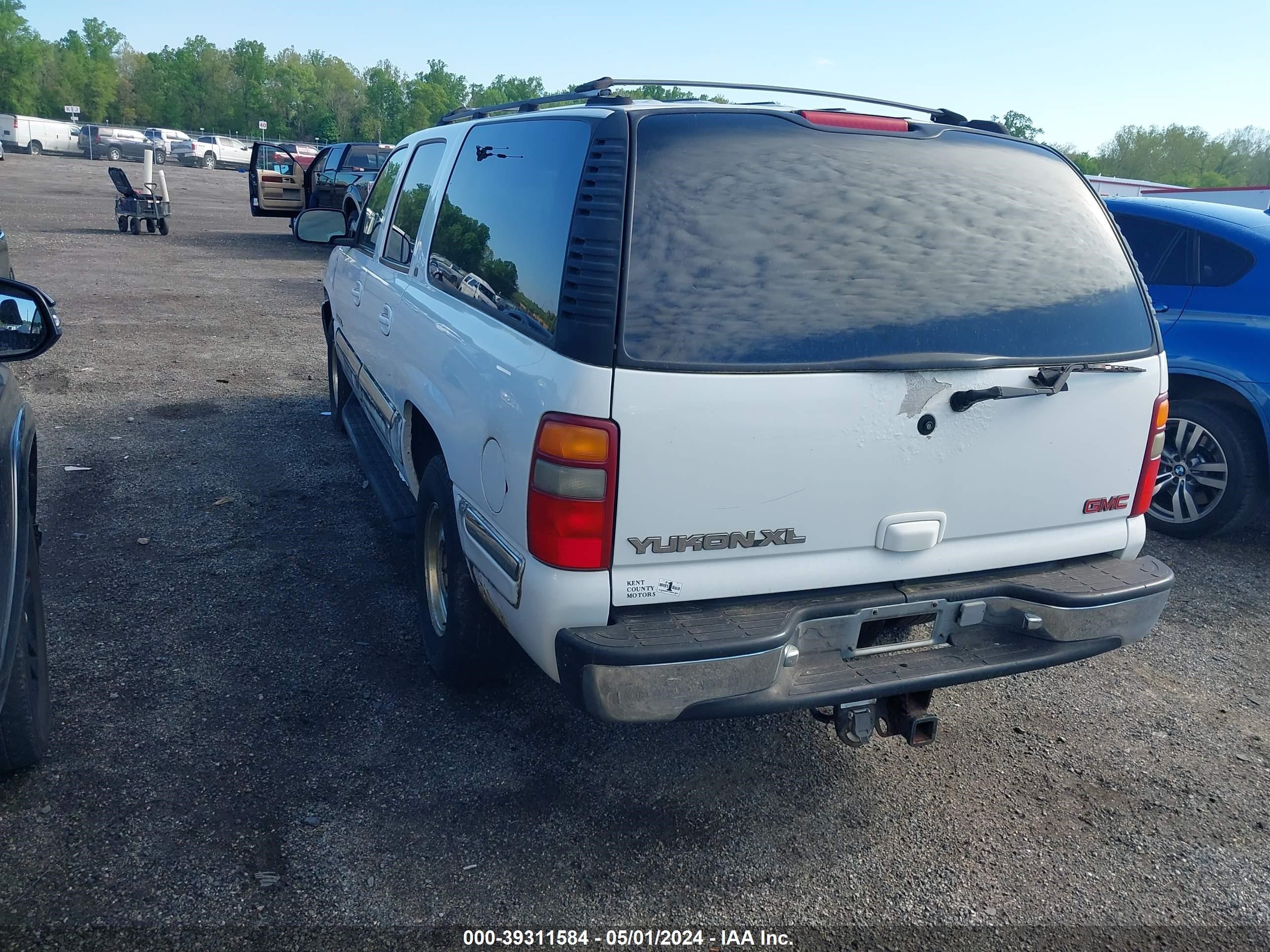 Photo 2 VIN: 3GKFK16T11G176536 - GMC NULL 