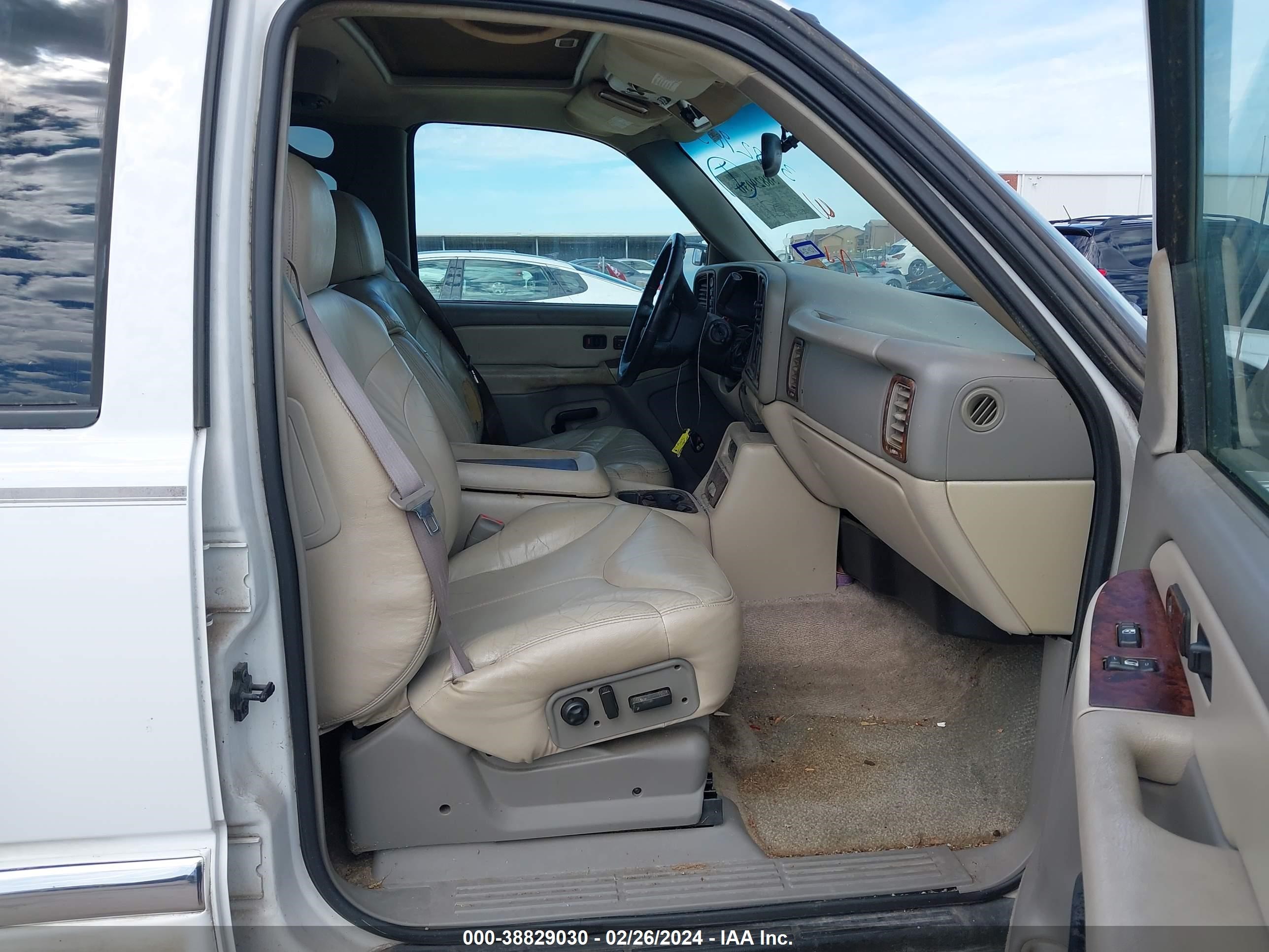 Photo 4 VIN: 3GKFK16T41G102169 - GMC YUKON 