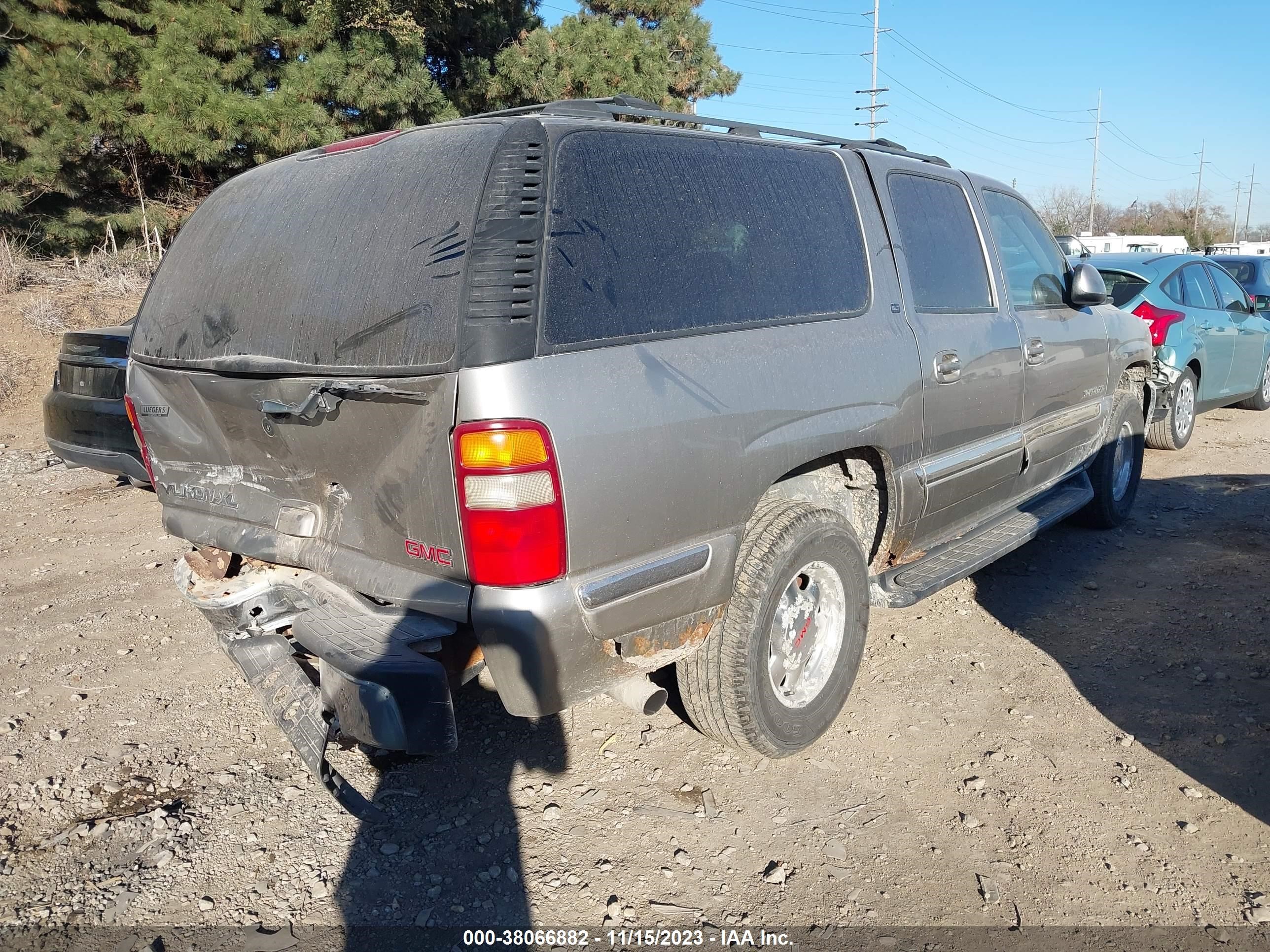 Photo 3 VIN: 3GKFK16T41G258860 - GMC YUKON 