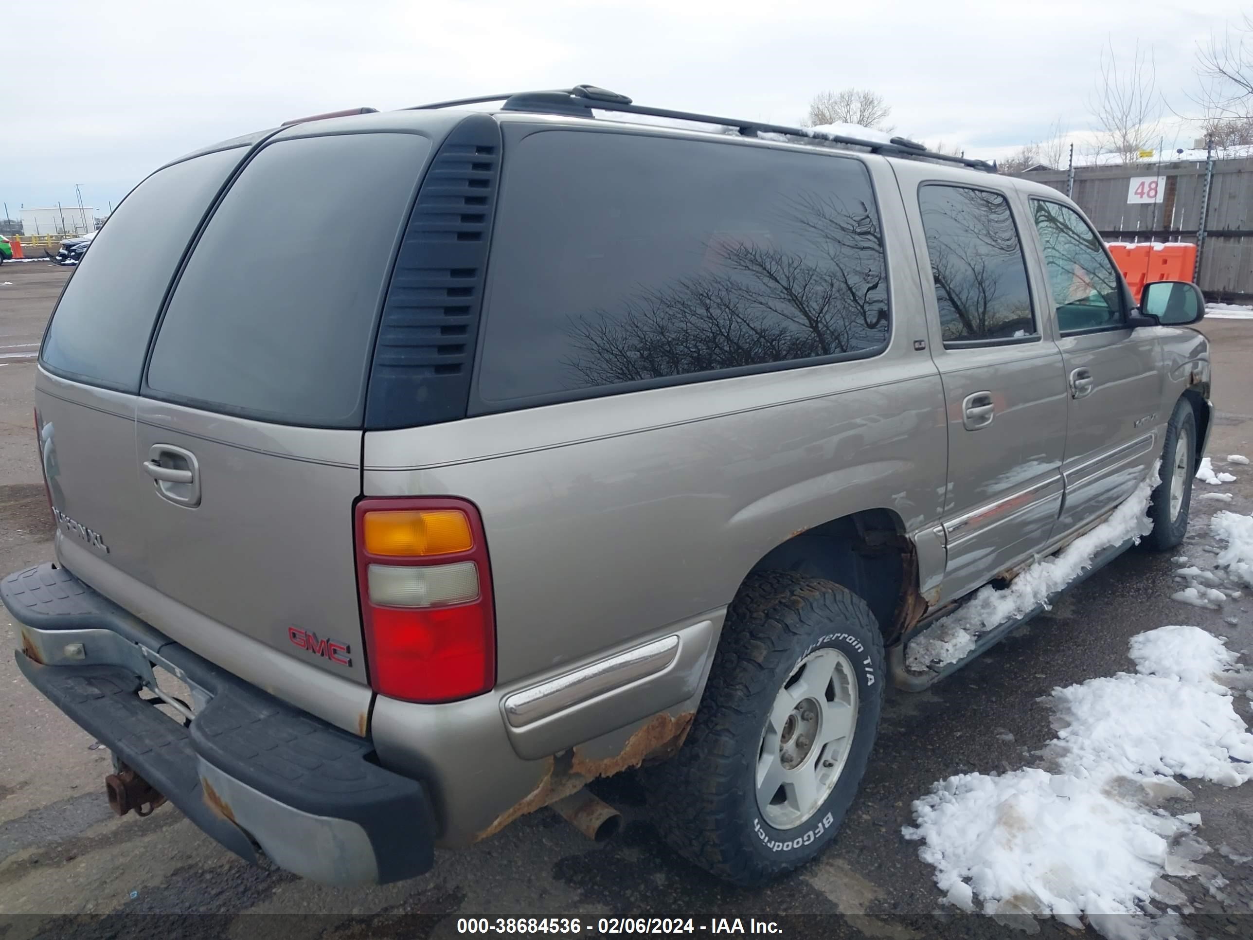 Photo 3 VIN: 3GKFK16T9YG162281 - GMC YUKON 