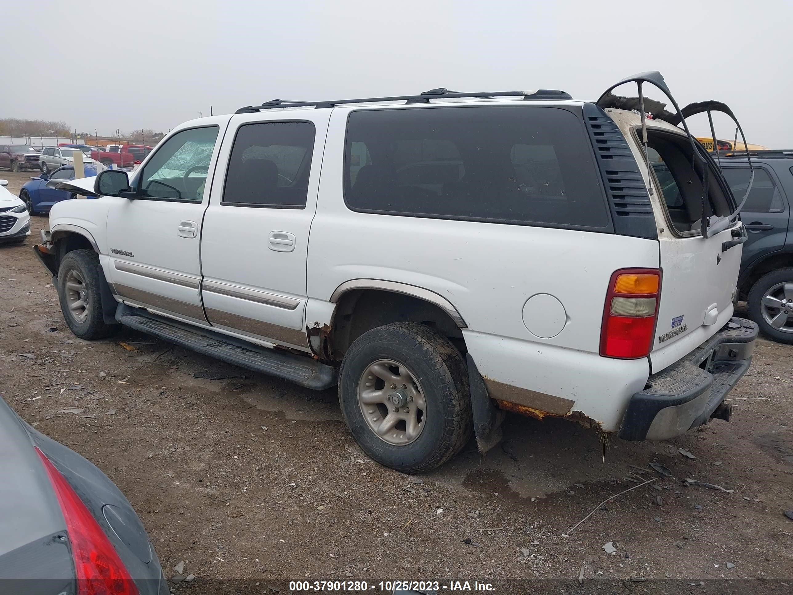 Photo 2 VIN: 3GKFK16Z83G201858 - GMC YUKON 