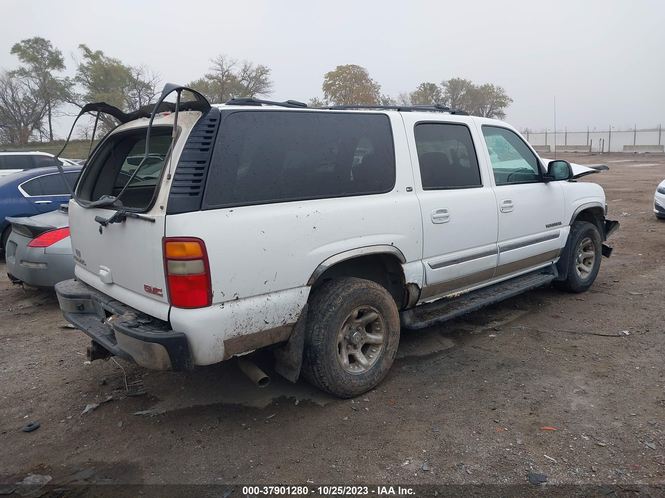 Photo 3 VIN: 3GKFK16Z83G201858 - GMC YUKON 