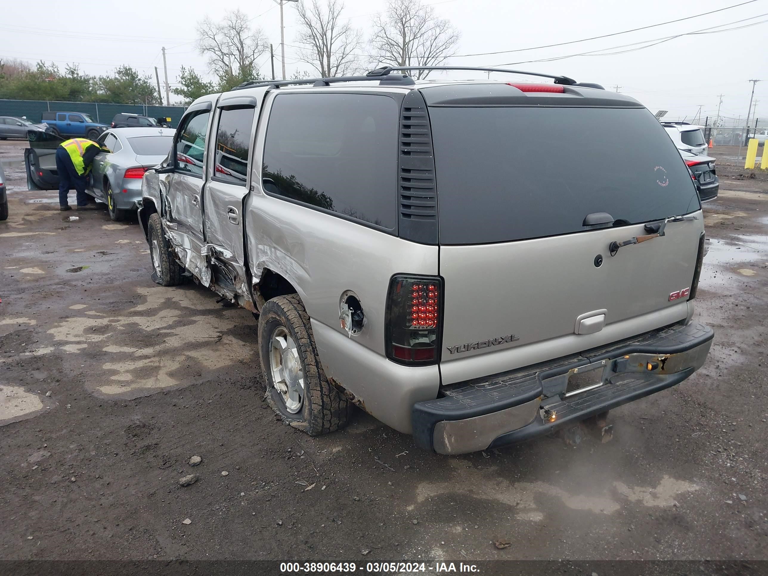 Photo 2 VIN: 3GKFK16Z95G281576 - GMC NULL 