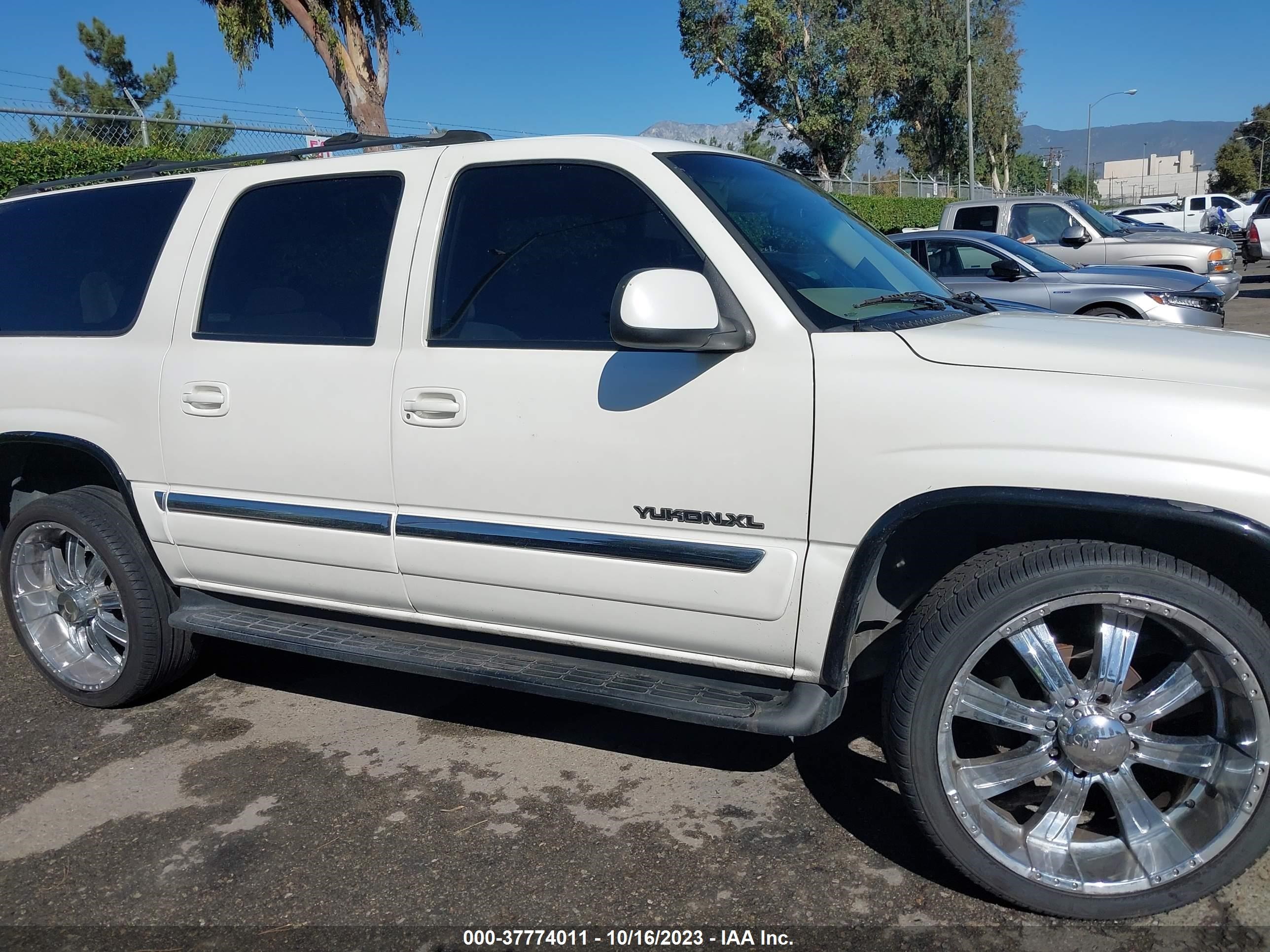 Photo 13 VIN: 3GKGC26G92G175663 - GMC YUKON 