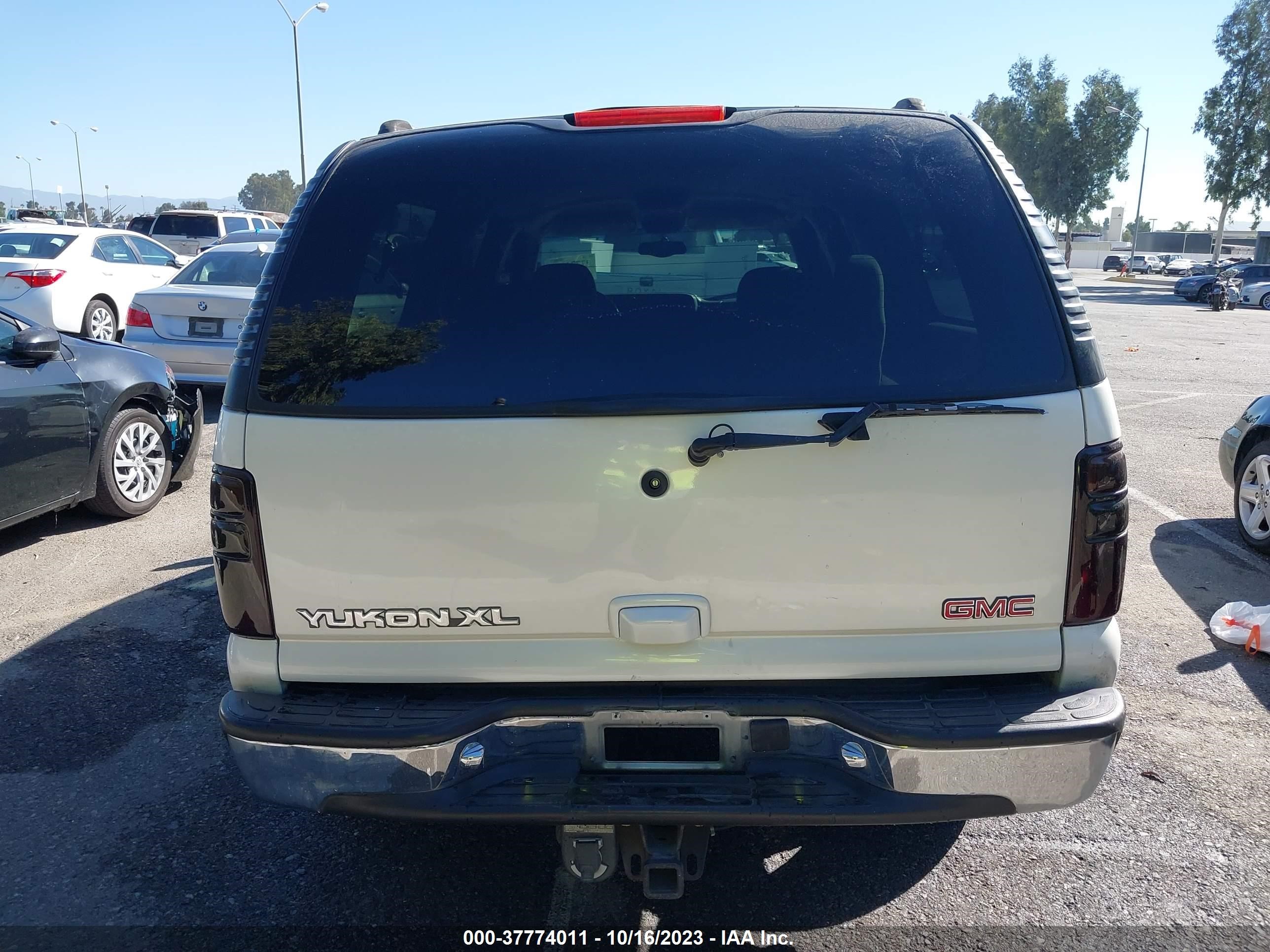 Photo 16 VIN: 3GKGC26G92G175663 - GMC YUKON 