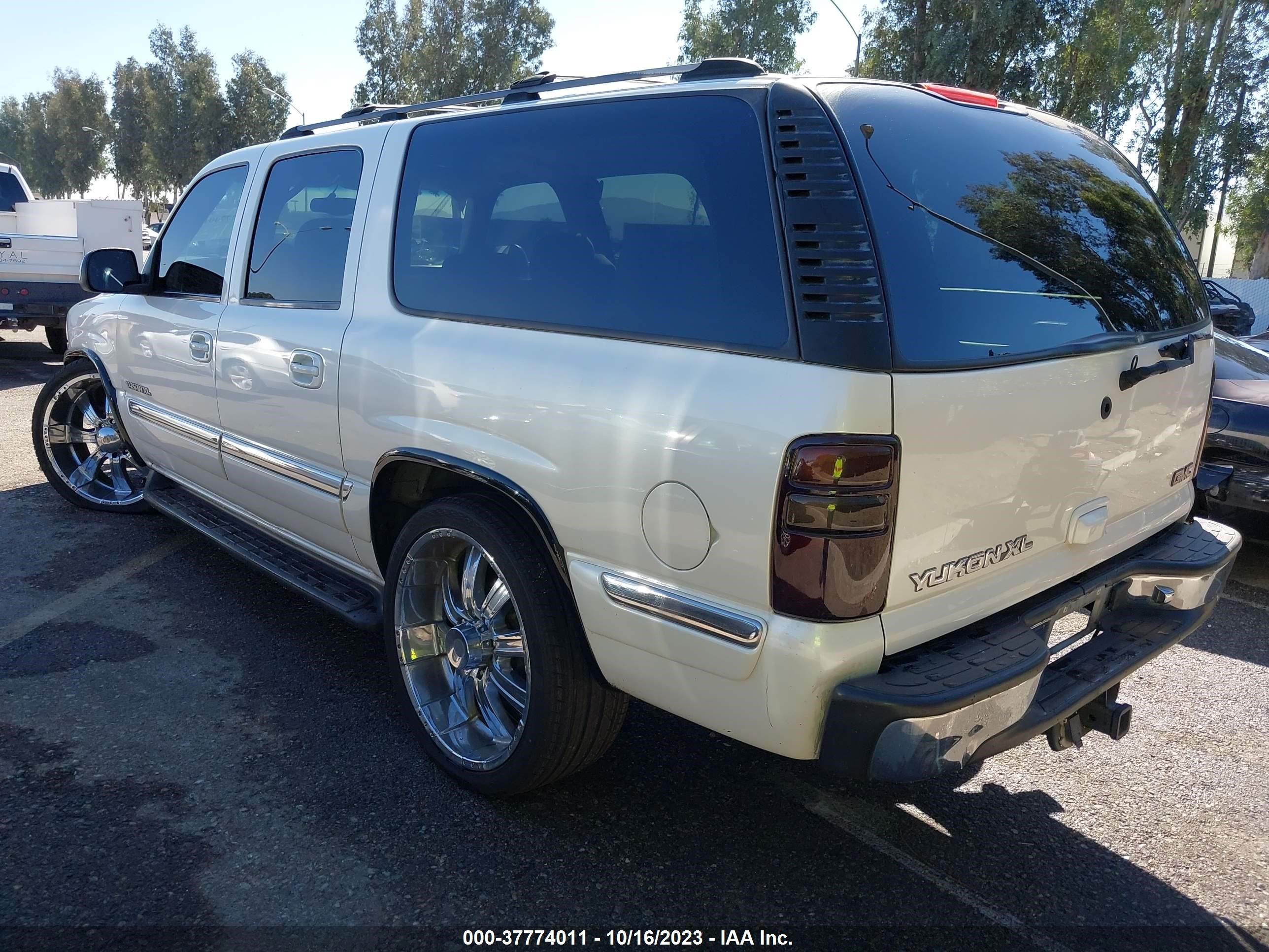 Photo 2 VIN: 3GKGC26G92G175663 - GMC YUKON 