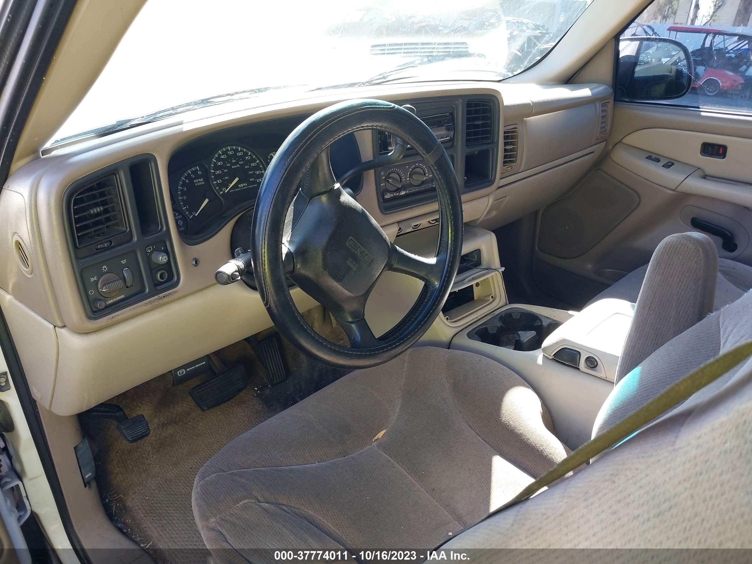 Photo 4 VIN: 3GKGC26G92G175663 - GMC YUKON 