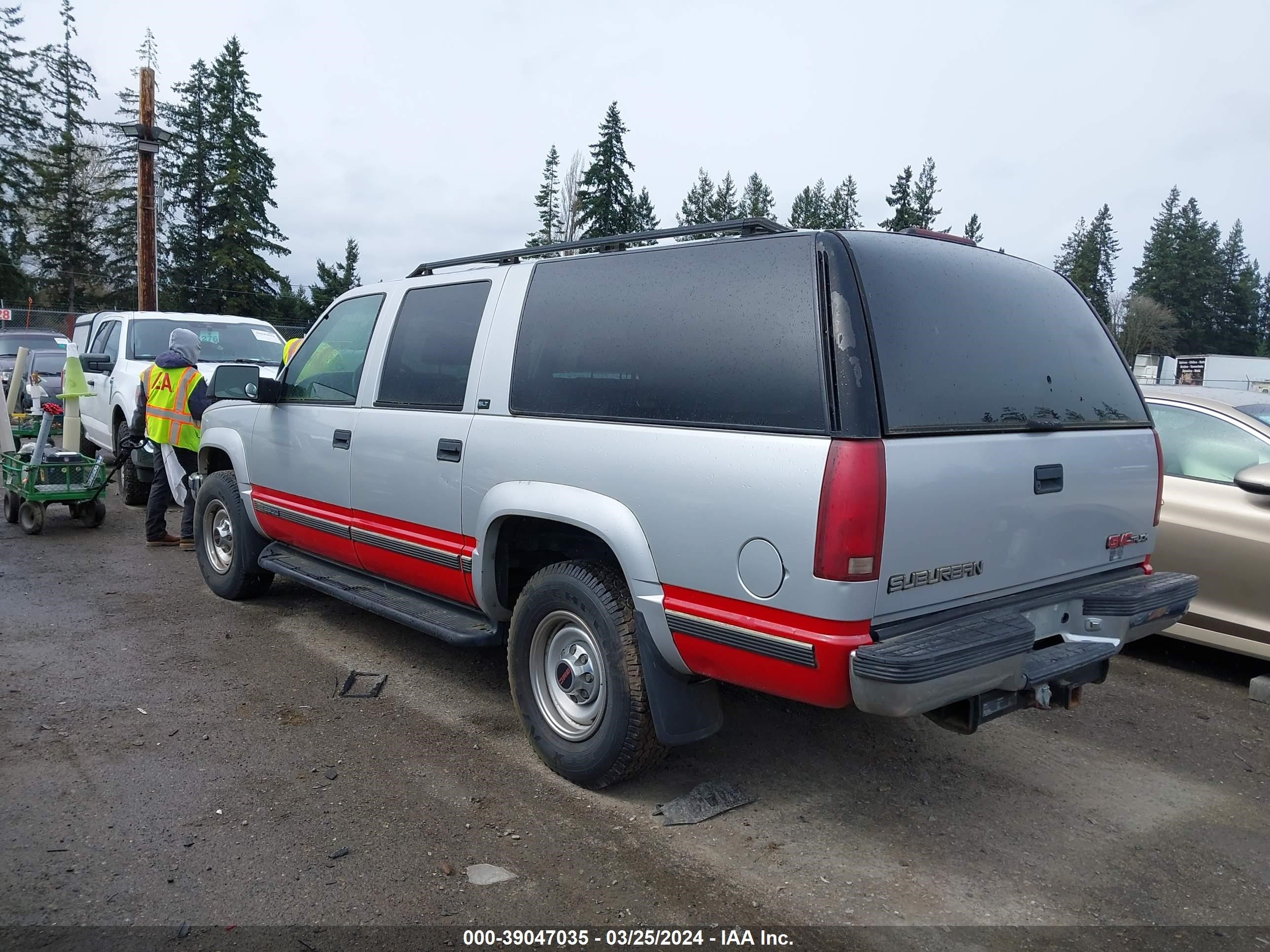 Photo 2 VIN: 3GKGK26J5TG514869 - GMC SUBURBAN 