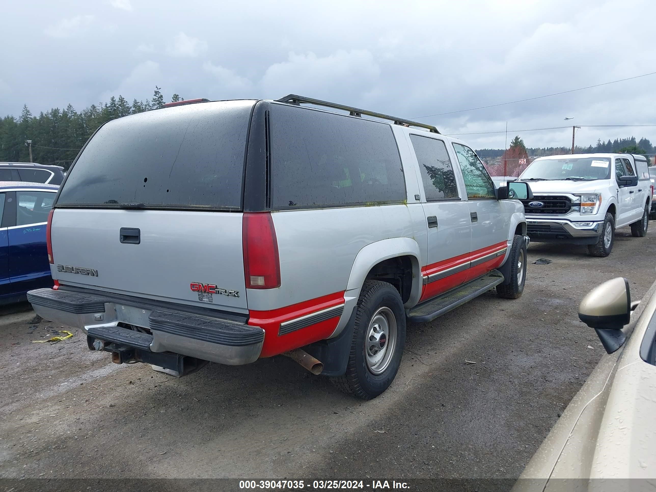 Photo 3 VIN: 3GKGK26J5TG514869 - GMC SUBURBAN 