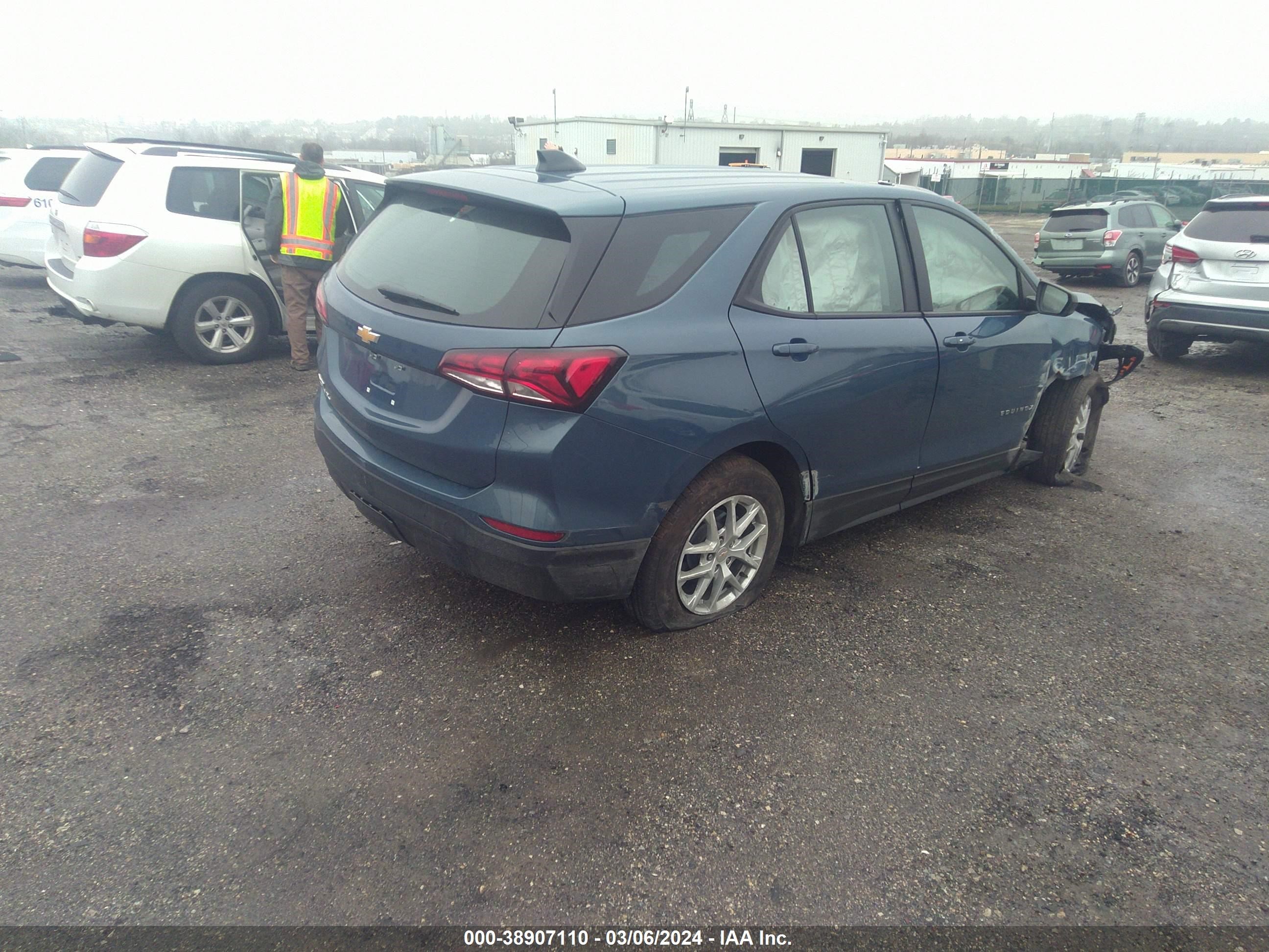 Photo 3 VIN: 3GNAXHEGXRL203795 - CHEVROLET EQUINOX 