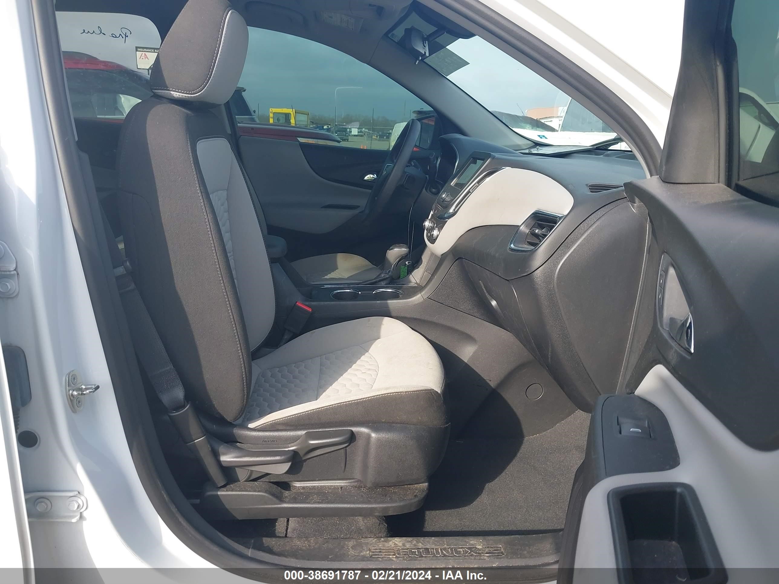 Photo 4 VIN: 3GNAXHEV0KS630137 - CHEVROLET EQUINOX 