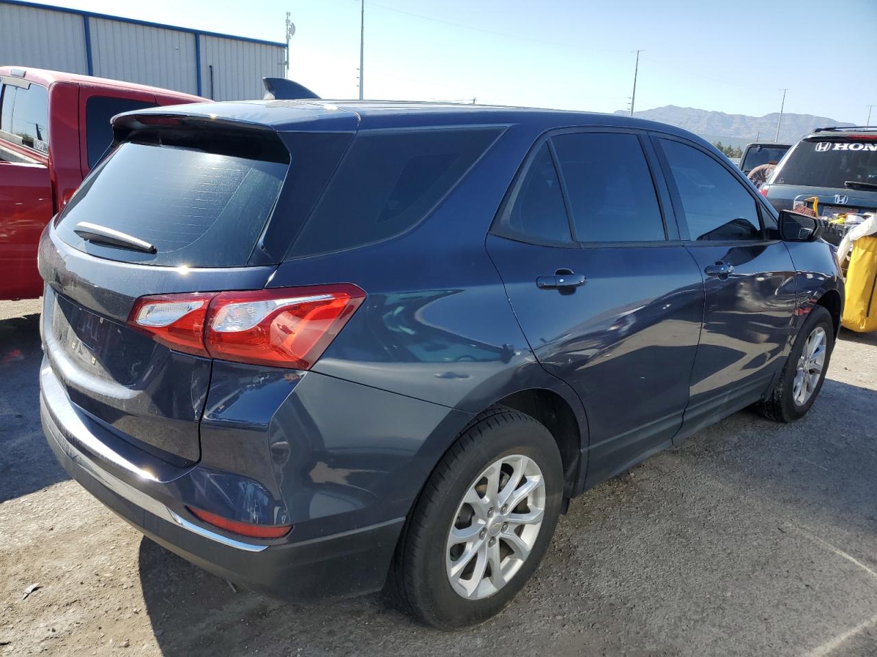 Photo 2 VIN: 3GNAXHEV2JS541376 - CHEVROLET EQUINOX 