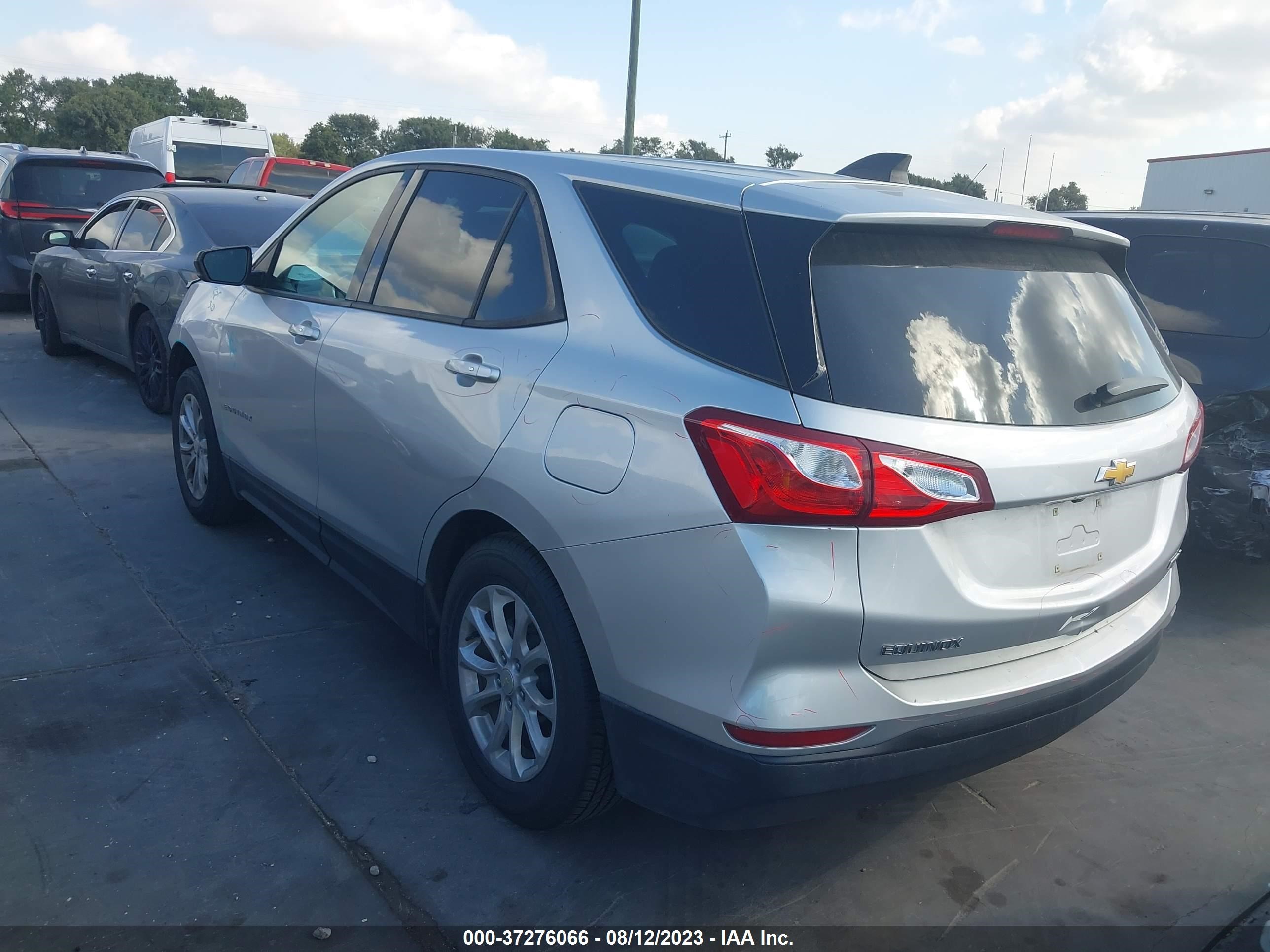 Photo 2 VIN: 3GNAXHEV2KS665522 - CHEVROLET EQUINOX 