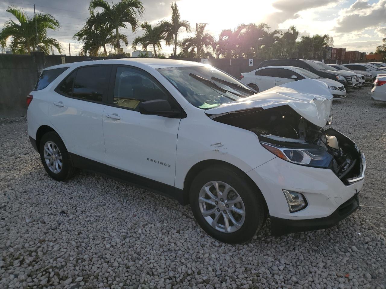 Photo 3 VIN: 3GNAXHEV2LS737627 - CHEVROLET EQUINOX 