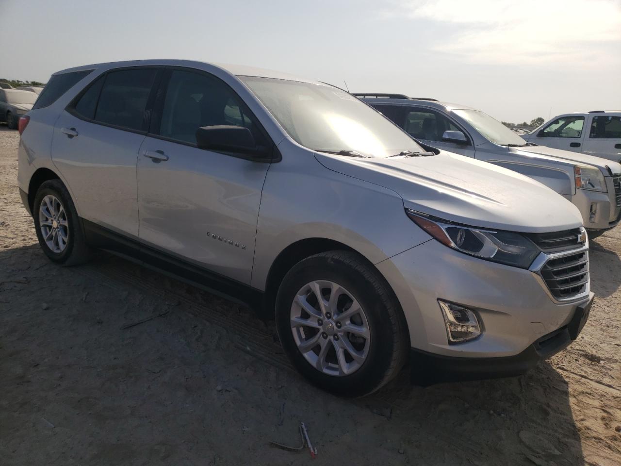 Photo 3 VIN: 3GNAXHEV3KS660068 - CHEVROLET EQUINOX 