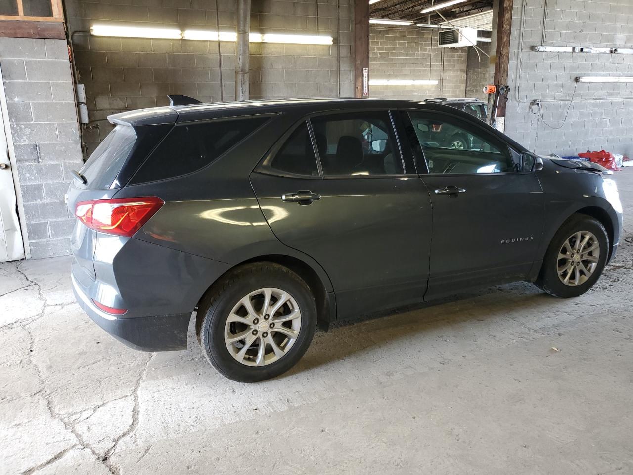 Photo 2 VIN: 3GNAXHEV5JL104997 - CHEVROLET EQUINOX 