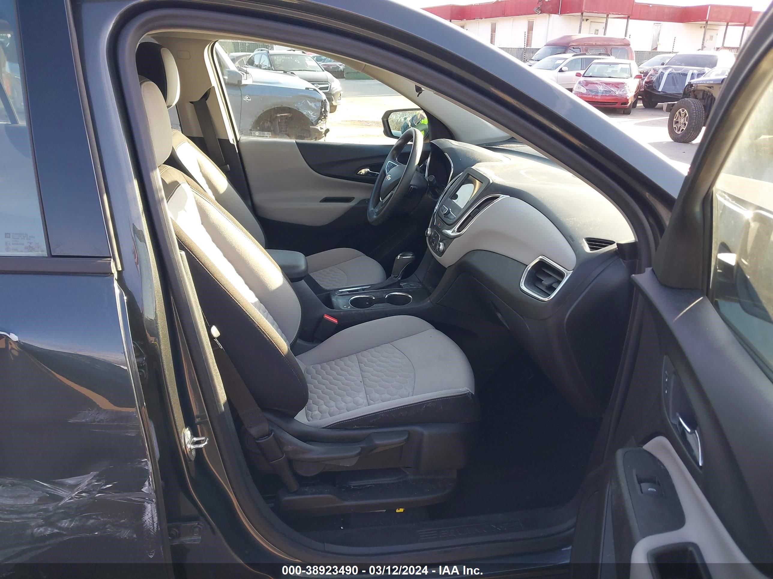 Photo 4 VIN: 3GNAXHEV5KS656944 - CHEVROLET EQUINOX 