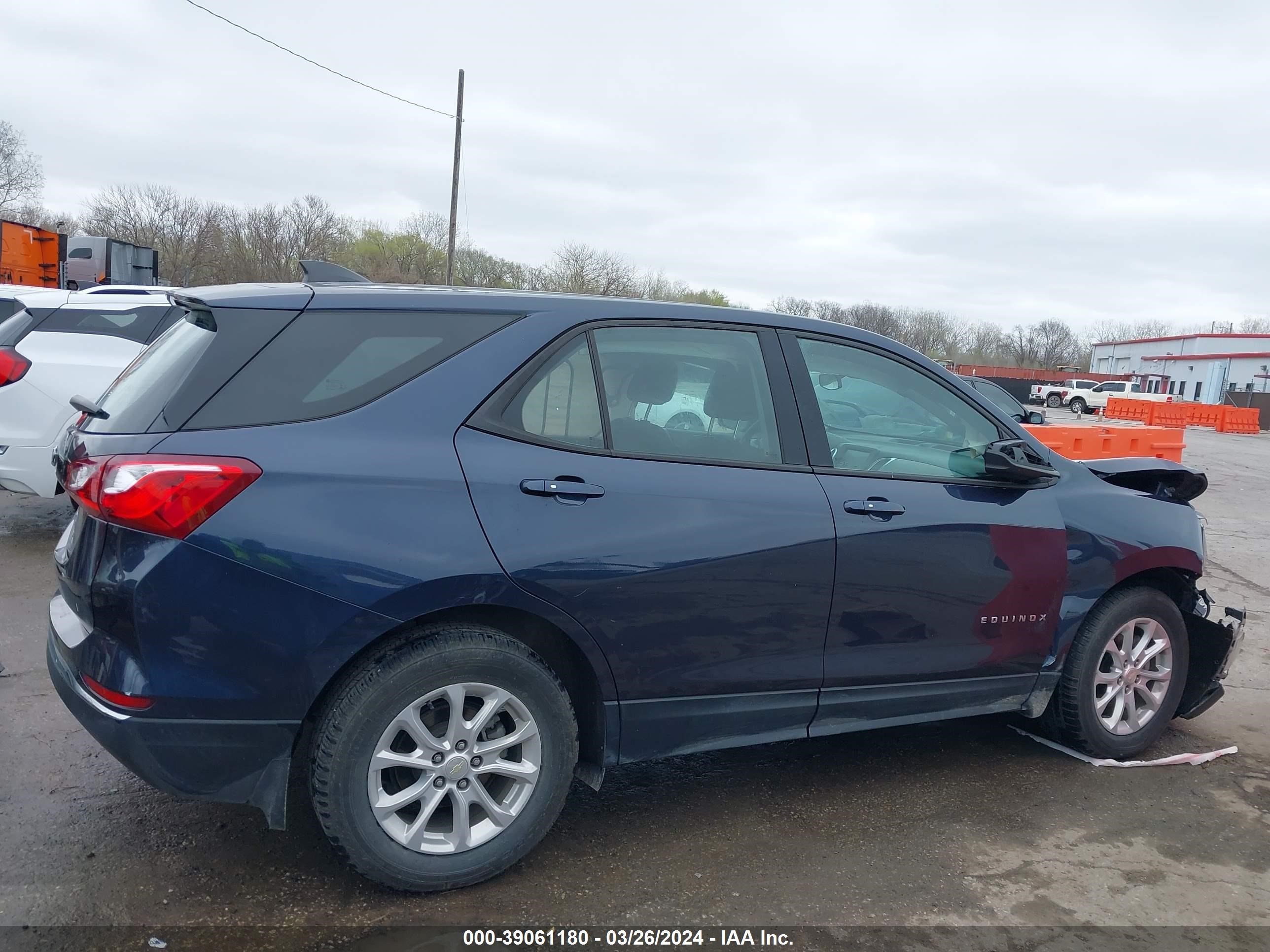 Photo 13 VIN: 3GNAXHEV6JL327629 - CHEVROLET EQUINOX 