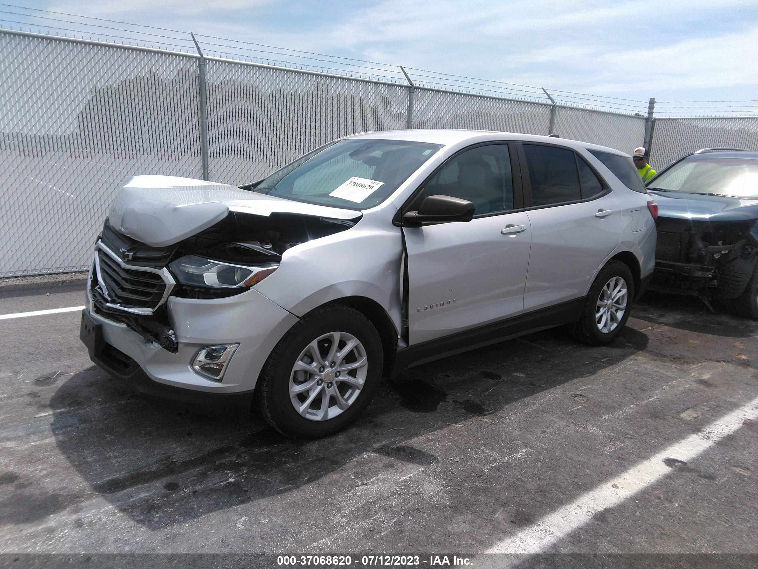 Photo 1 VIN: 3GNAXHEV7LS586557 - CHEVROLET EQUINOX 