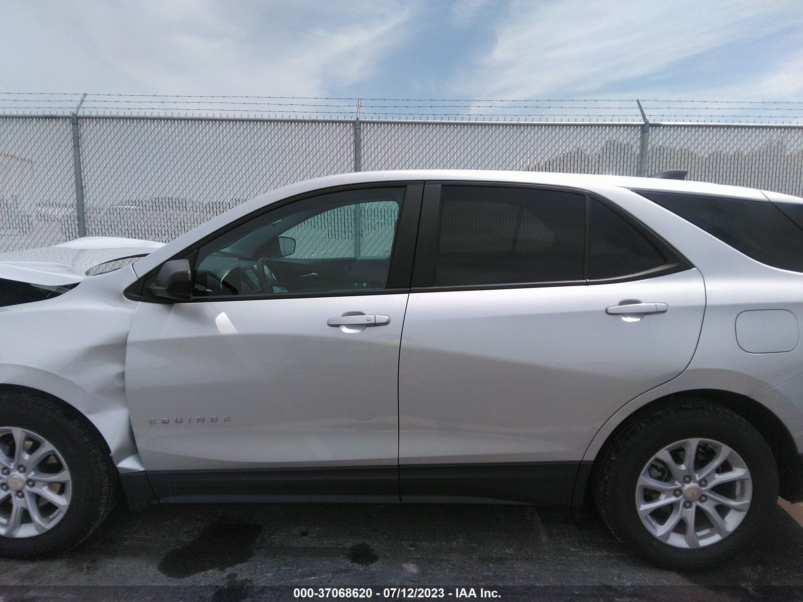 Photo 13 VIN: 3GNAXHEV7LS586557 - CHEVROLET EQUINOX 