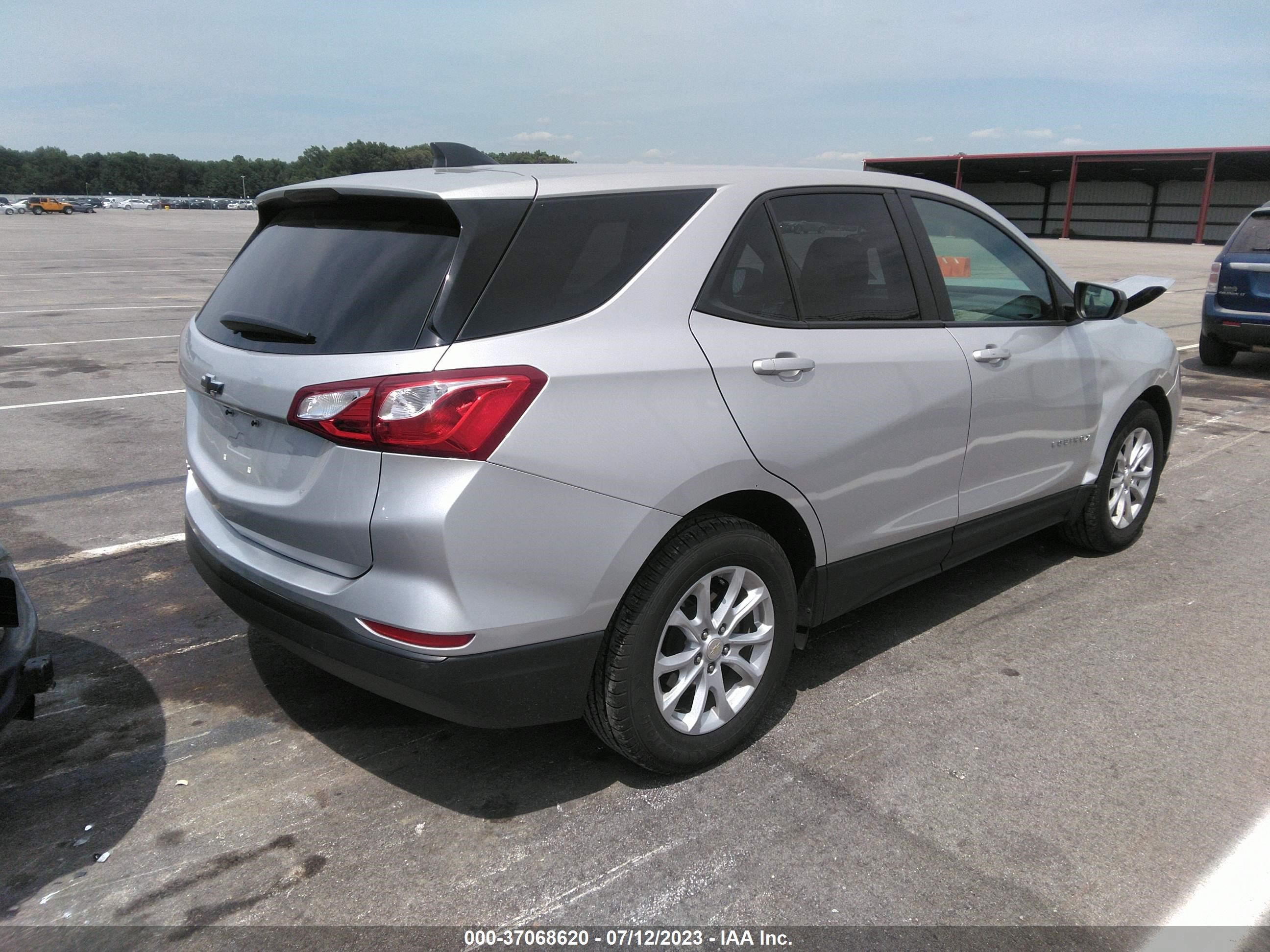 Photo 3 VIN: 3GNAXHEV7LS586557 - CHEVROLET EQUINOX 