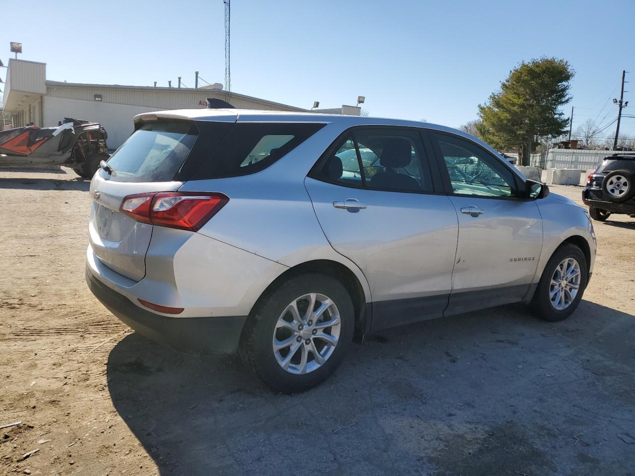 Photo 2 VIN: 3GNAXHEV8LS731167 - CHEVROLET EQUINOX 