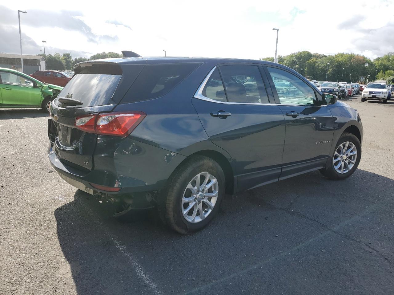 Photo 2 VIN: 3GNAXJEV2JL349750 - CHEVROLET EQUINOX 