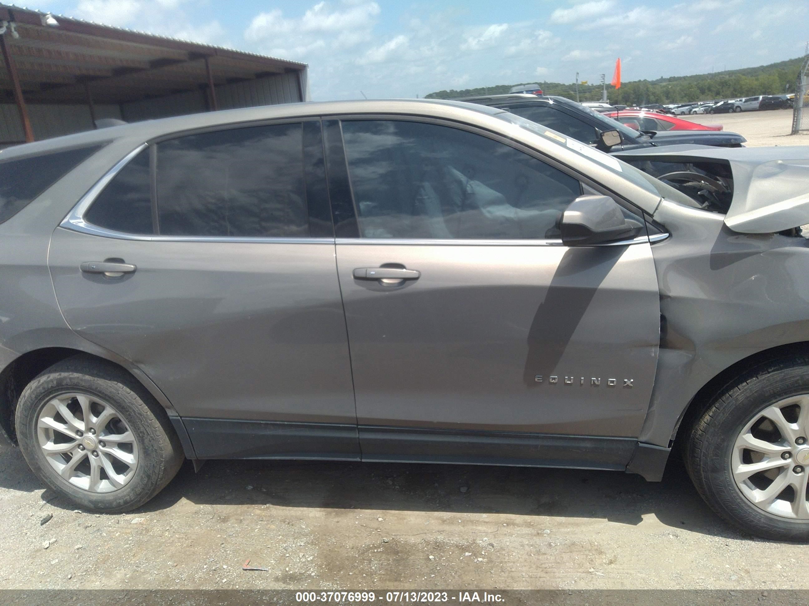 Photo 12 VIN: 3GNAXJEV2JS577656 - CHEVROLET EQUINOX 