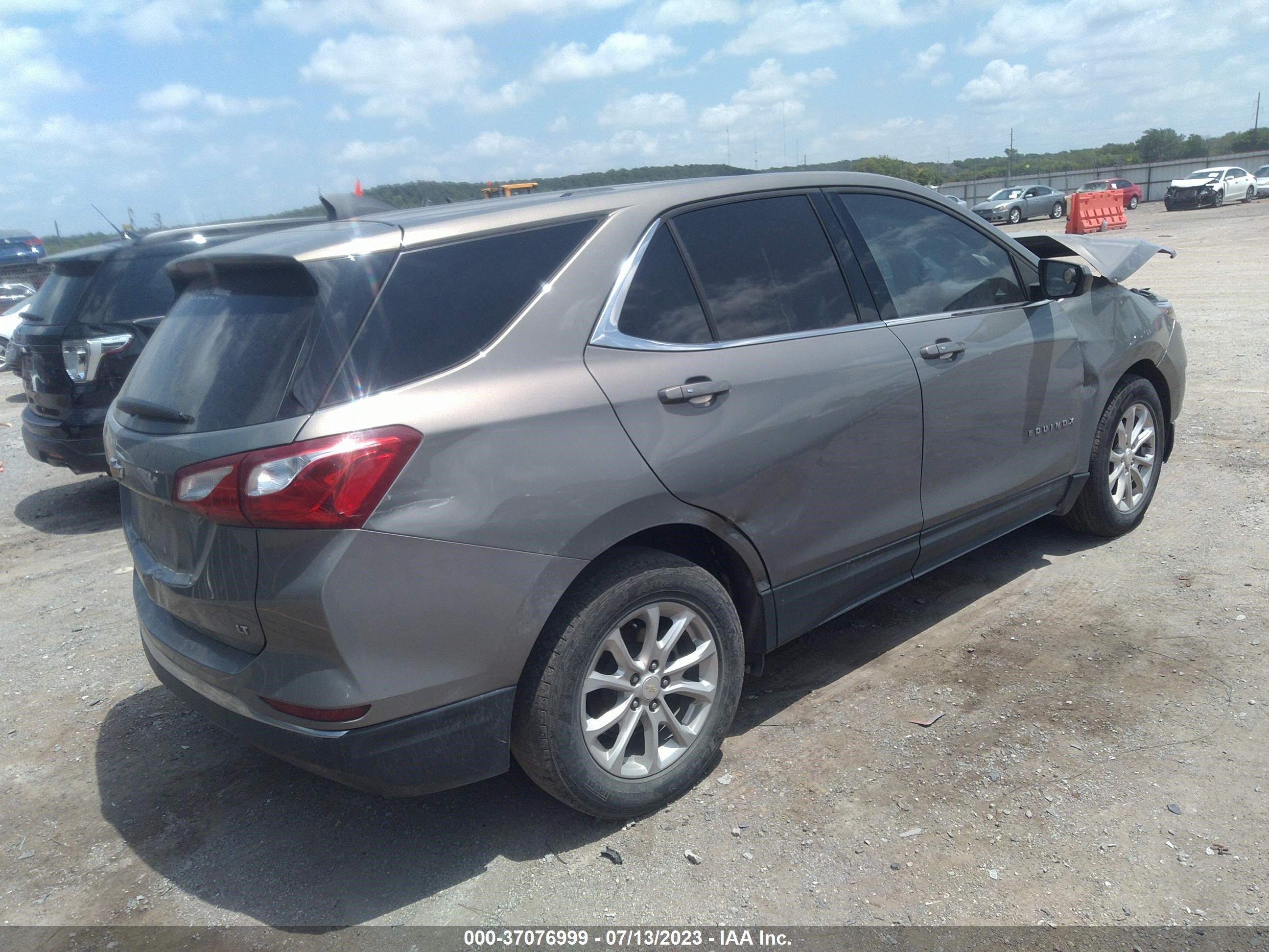 Photo 3 VIN: 3GNAXJEV2JS577656 - CHEVROLET EQUINOX 