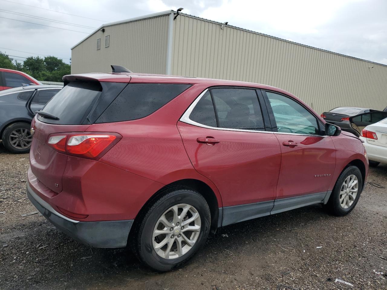 Photo 2 VIN: 3GNAXJEV2JS586101 - CHEVROLET EQUINOX 