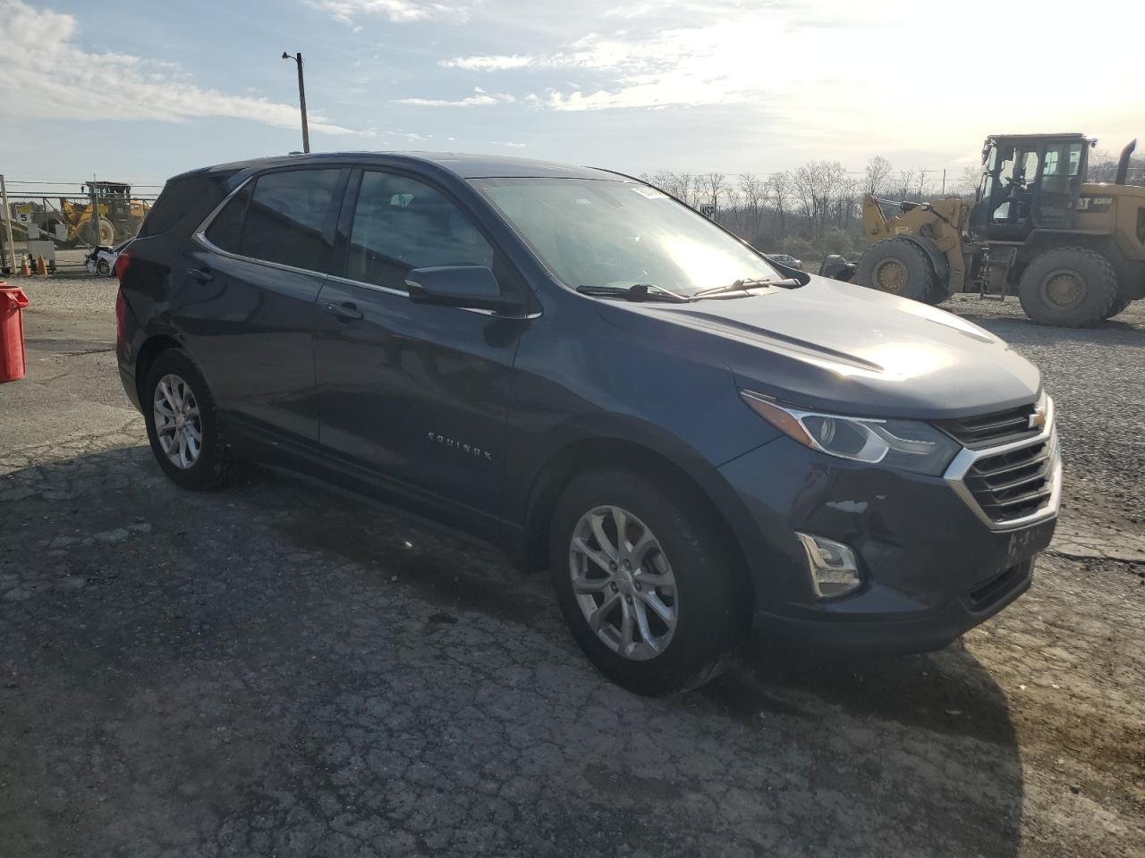 Photo 3 VIN: 3GNAXJEV3JS570666 - CHEVROLET EQUINOX 