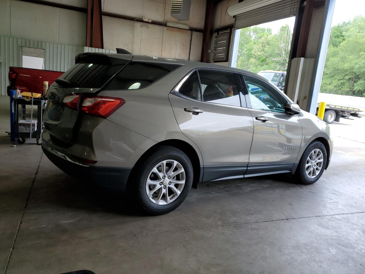 Photo 2 VIN: 3GNAXJEV4JS627019 - CHEVROLET EQUINOX 