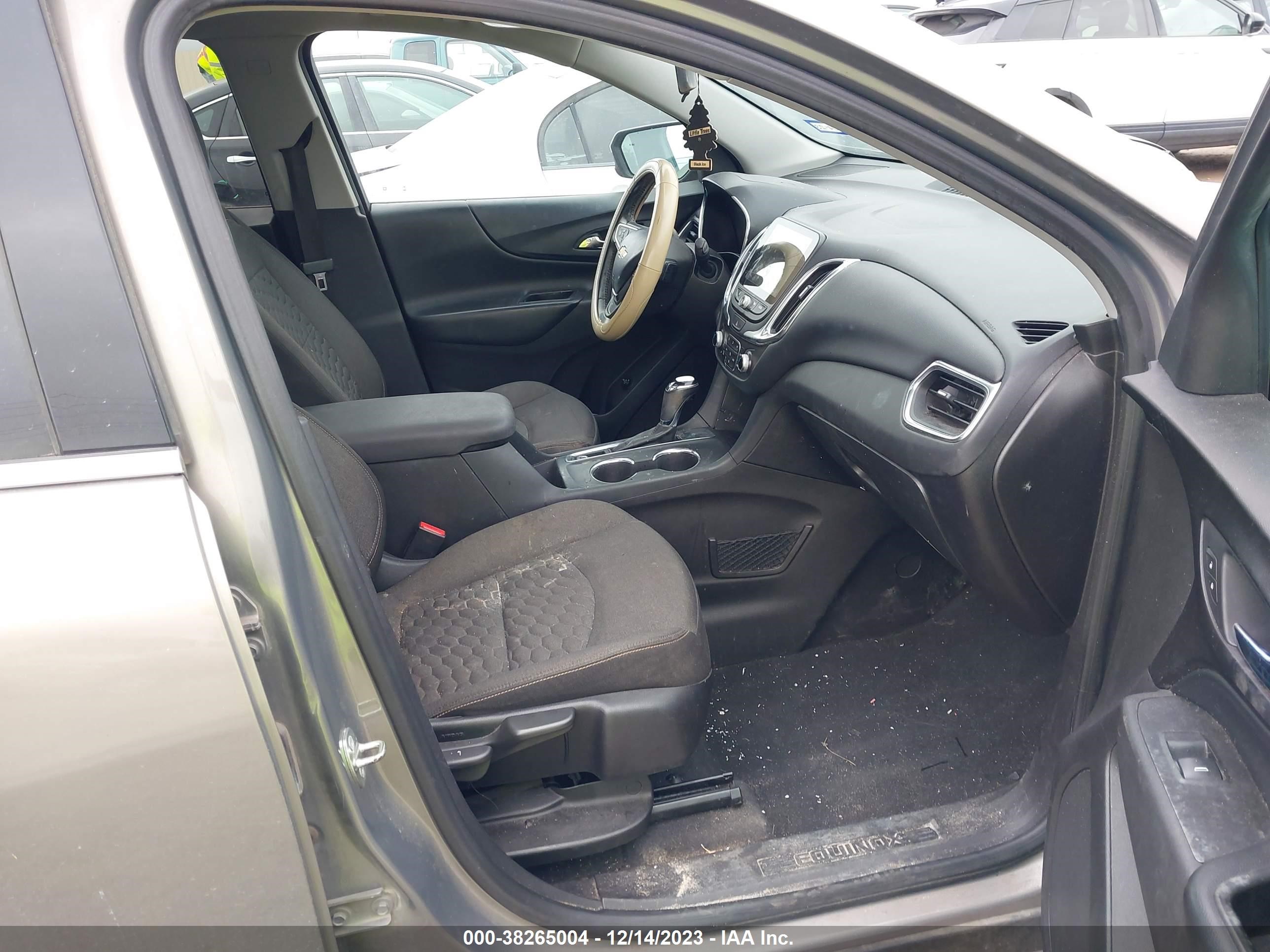 Photo 4 VIN: 3GNAXJEV6JL104823 - CHEVROLET EQUINOX 