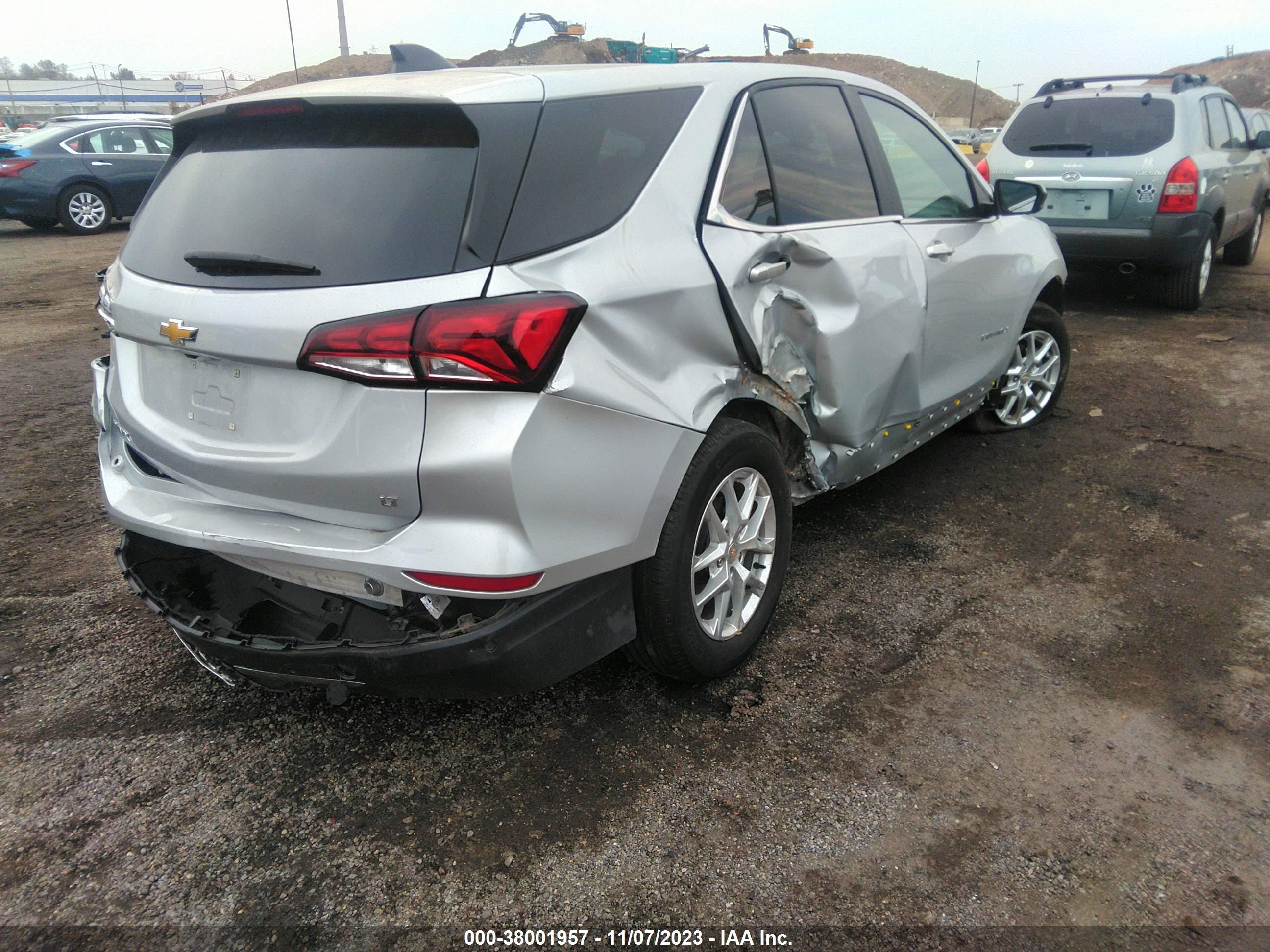 Photo 4 VIN: 3GNAXJEV6NL224692 - CHEVROLET EQUINOX LT 