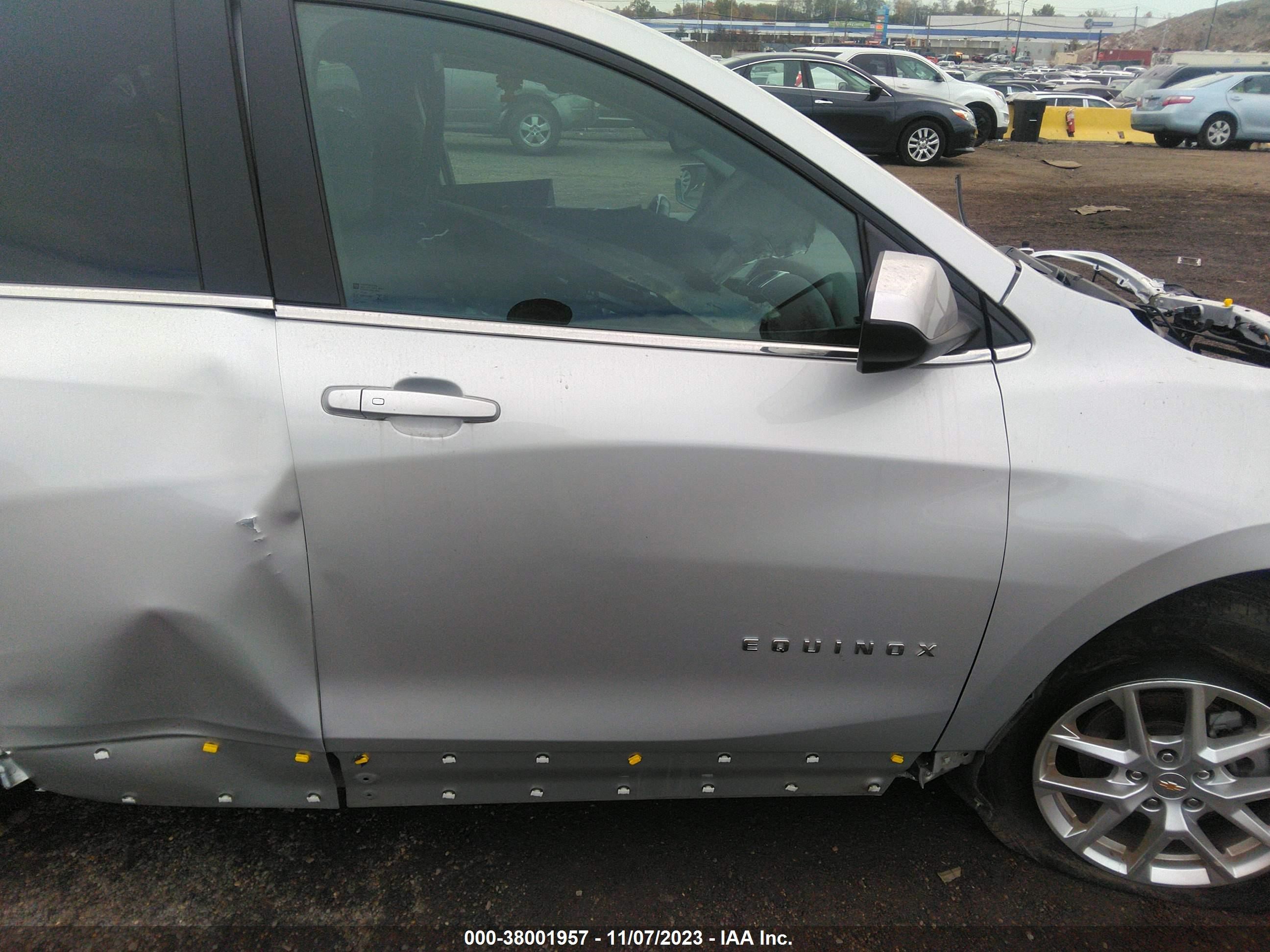 Photo 5 VIN: 3GNAXJEV6NL224692 - CHEVROLET EQUINOX LT 