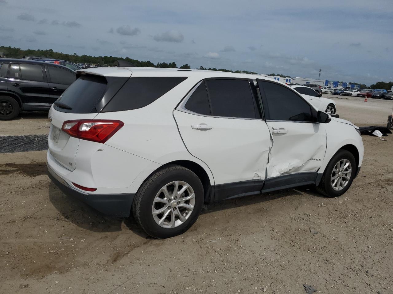 Photo 2 VIN: 3GNAXJEV8JS524198 - CHEVROLET EQUINOX 