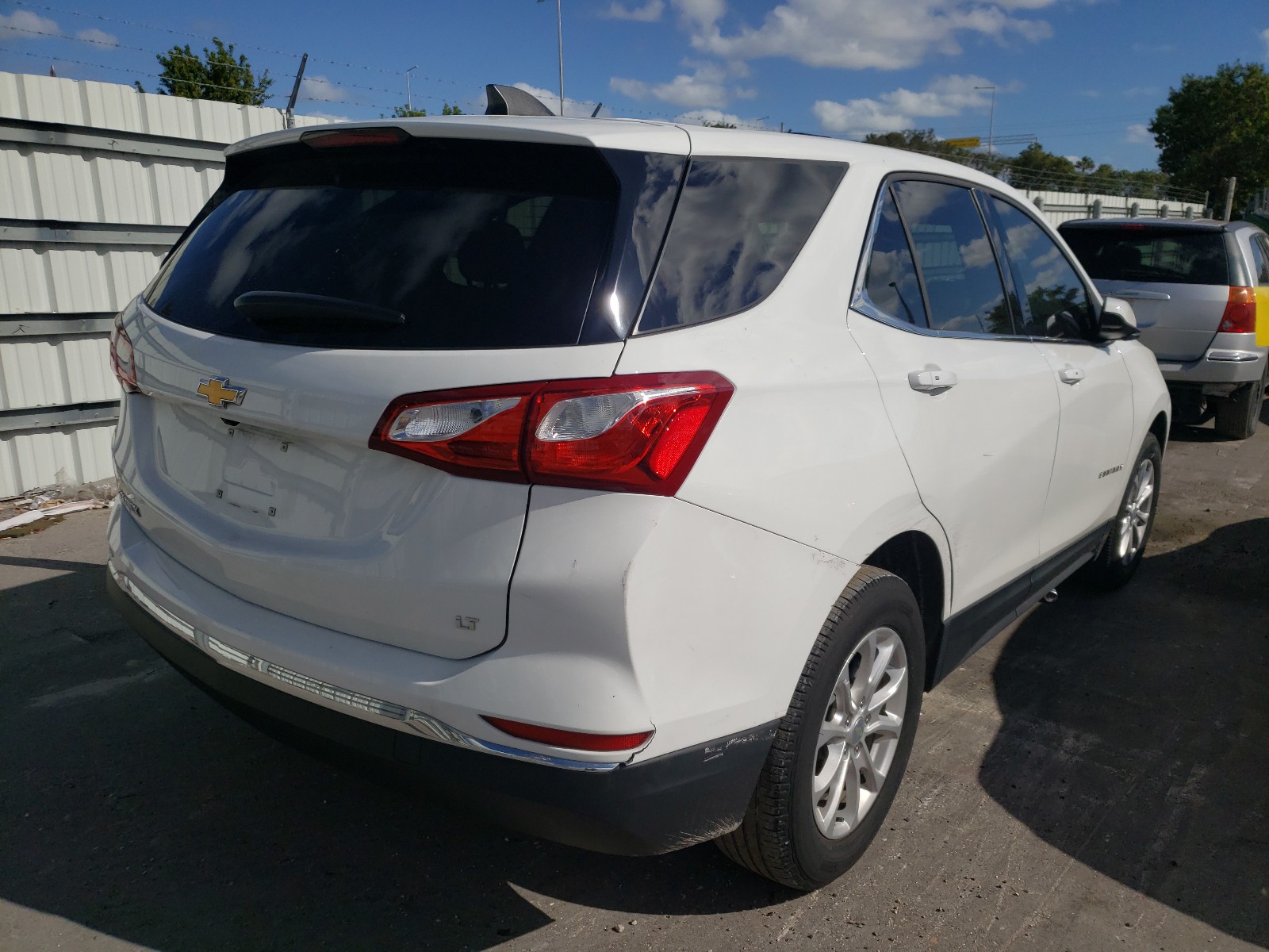 Photo 3 VIN: 3GNAXJEV8JS590489 - CHEVROLET EQUINOX LT 