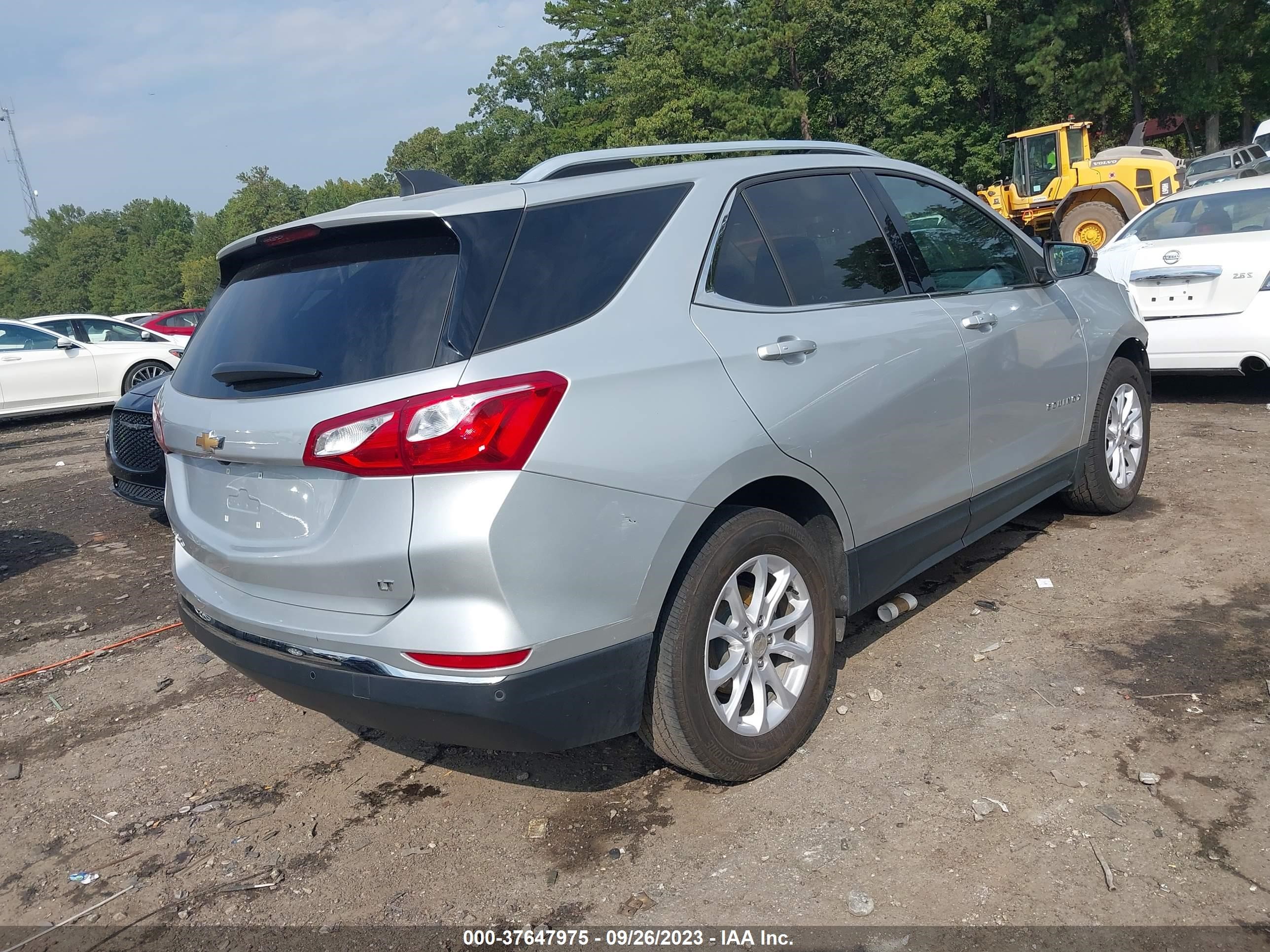 Photo 3 VIN: 3GNAXKEV5KS666418 - CHEVROLET EQUINOX 