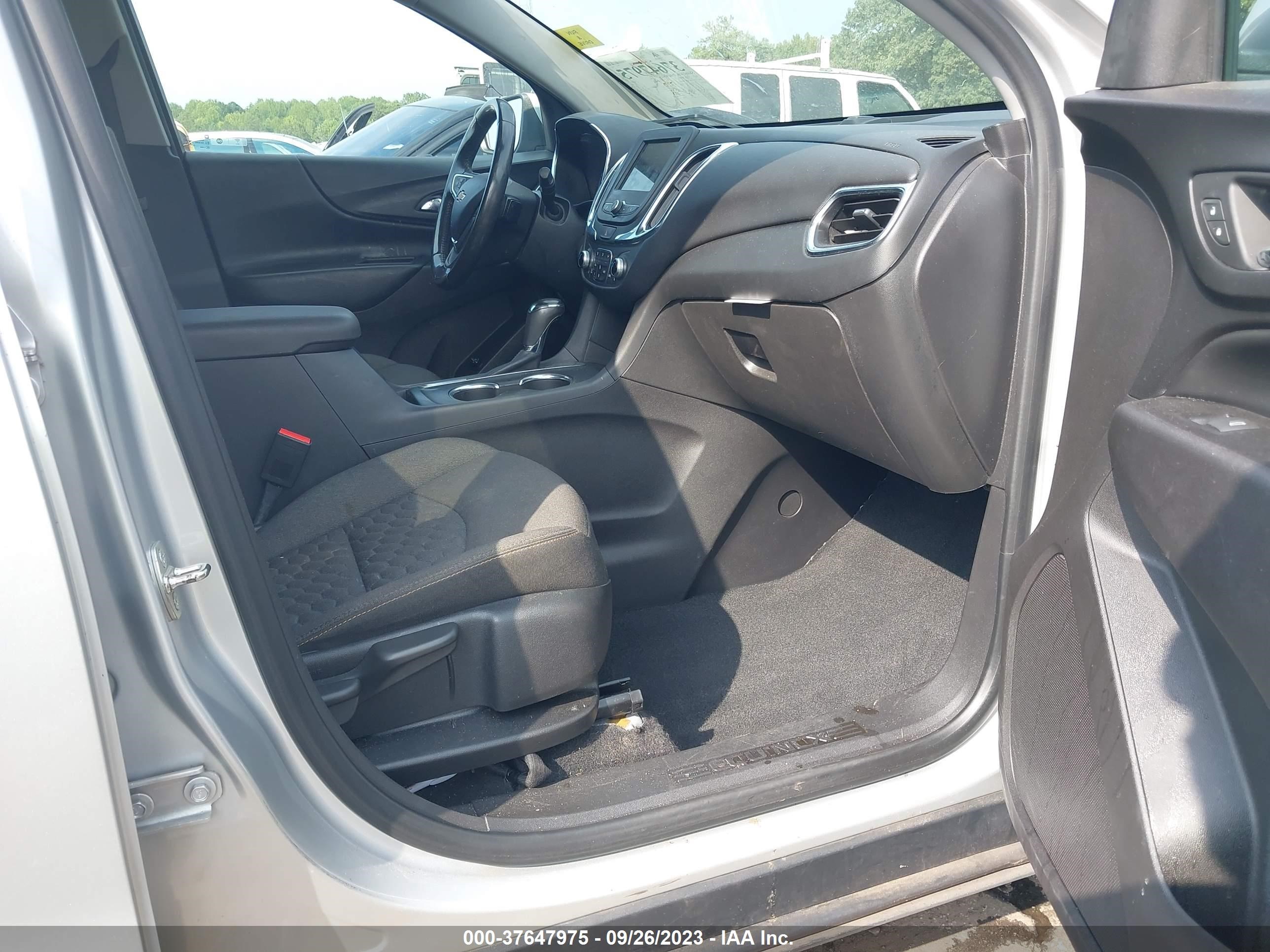 Photo 4 VIN: 3GNAXKEV5KS666418 - CHEVROLET EQUINOX 