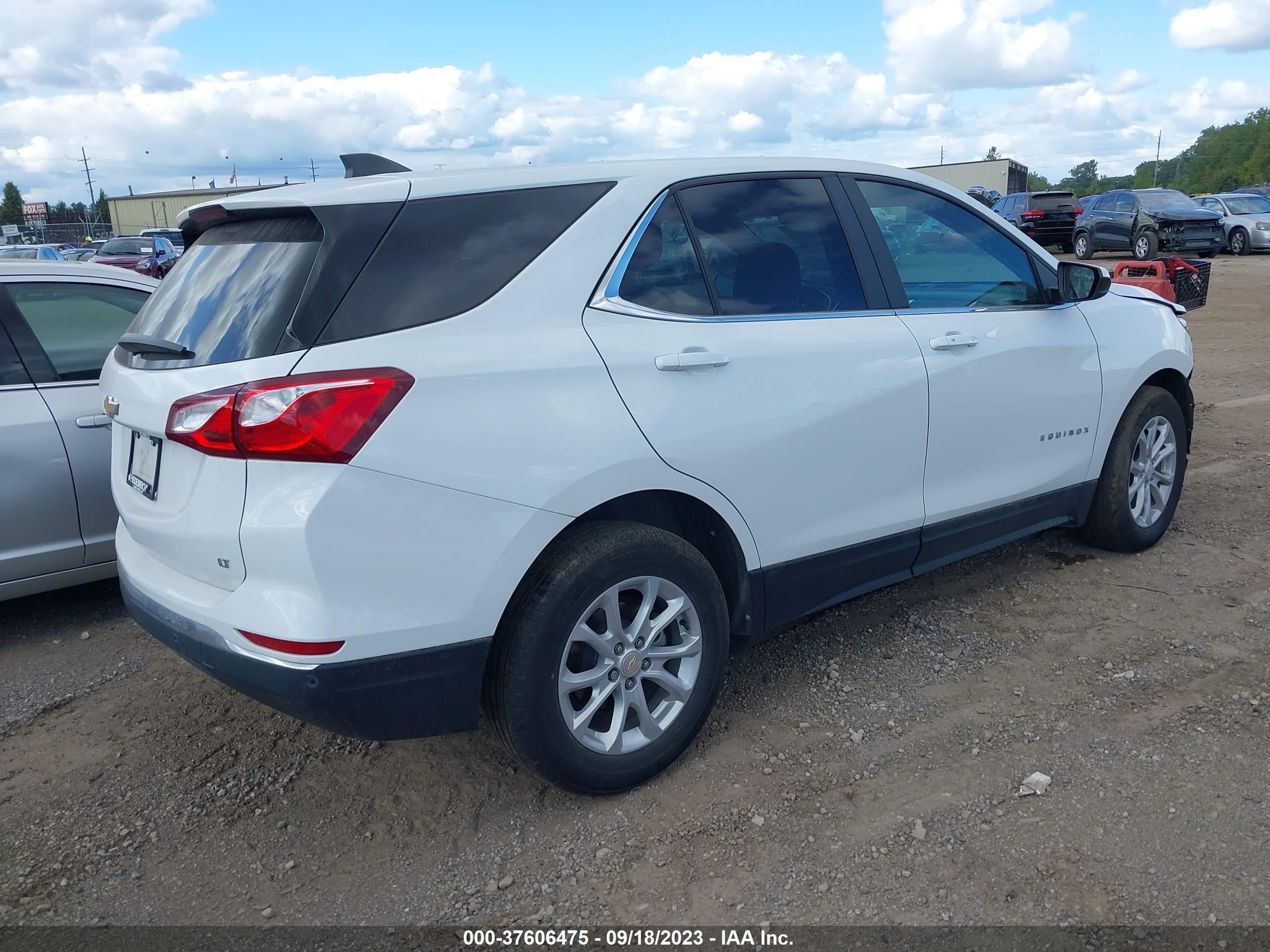 Photo 3 VIN: 3GNAXKEV8MS166742 - CHEVROLET EQUINOX 