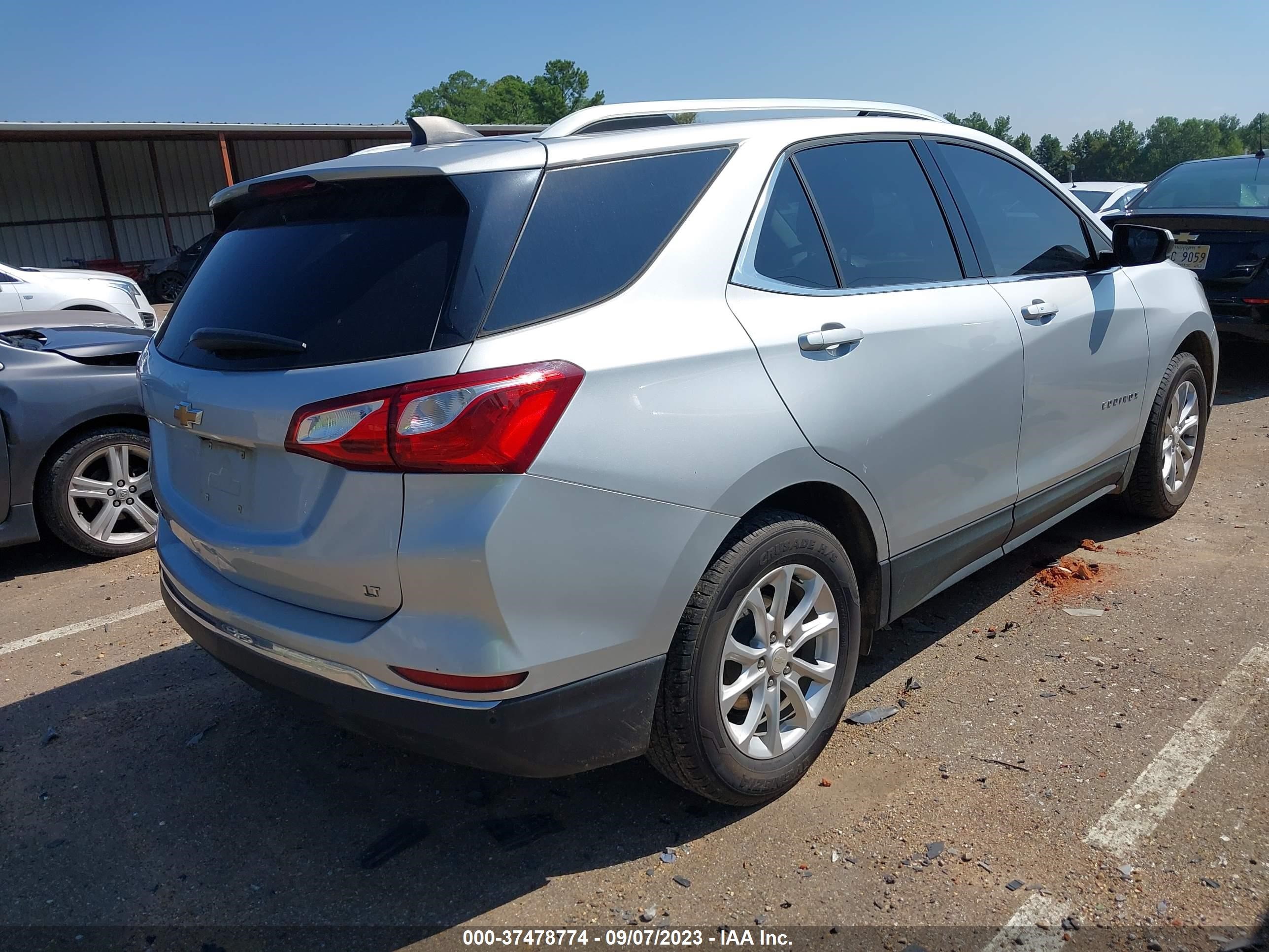 Photo 3 VIN: 3GNAXKEVXLS519111 - CHEVROLET EQUINOX 