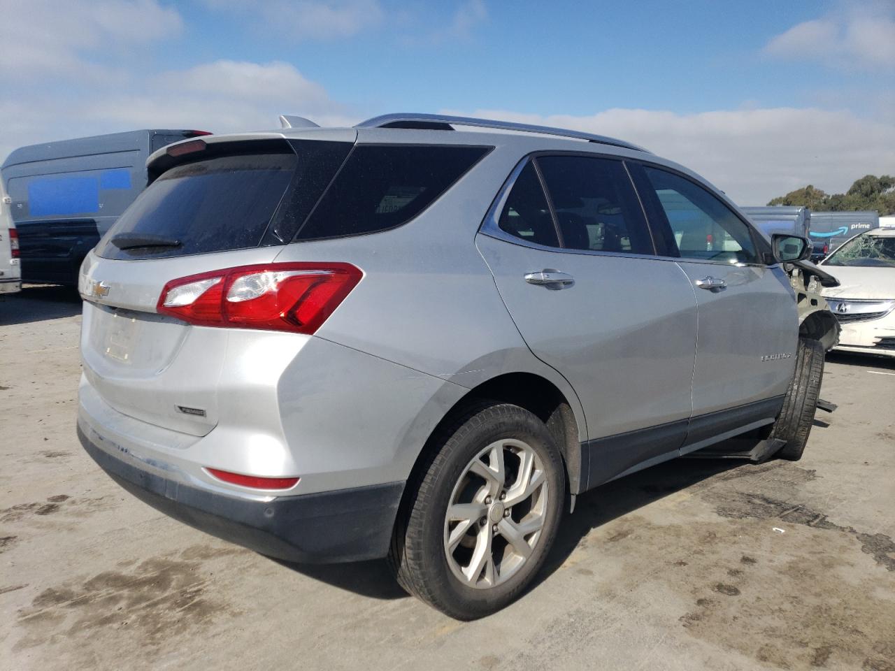 Photo 2 VIN: 3GNAXMEV1JS621020 - CHEVROLET EQUINOX 