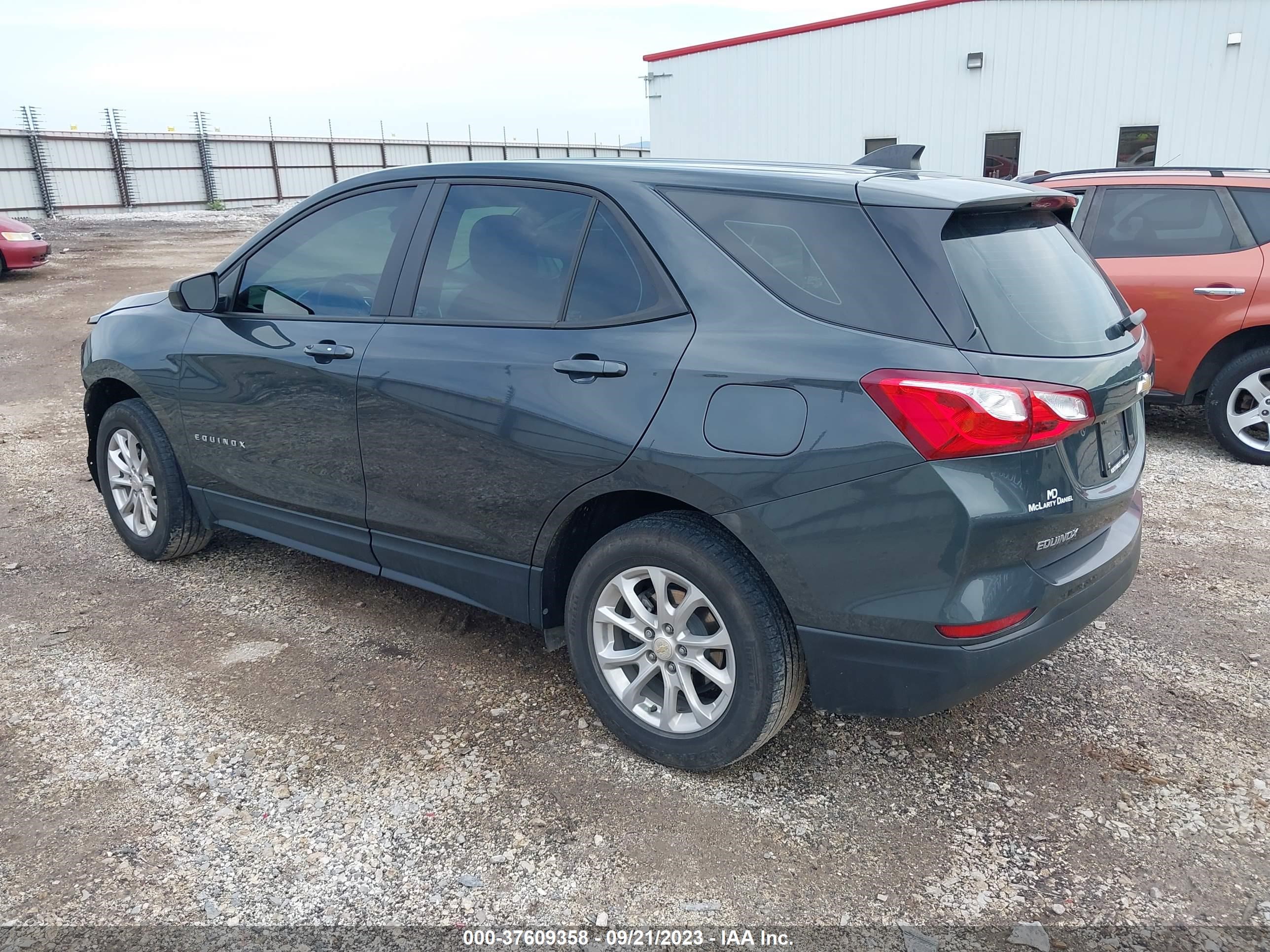 Photo 2 VIN: 3GNAXSEV0LS570116 - CHEVROLET EQUINOX 